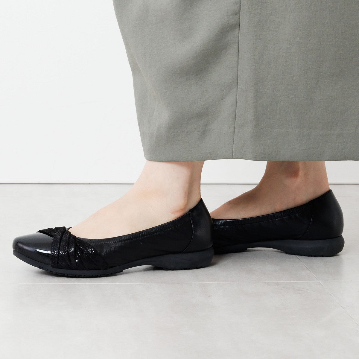 【25AW新色】クロスリボンスニーカーパンプス/643301