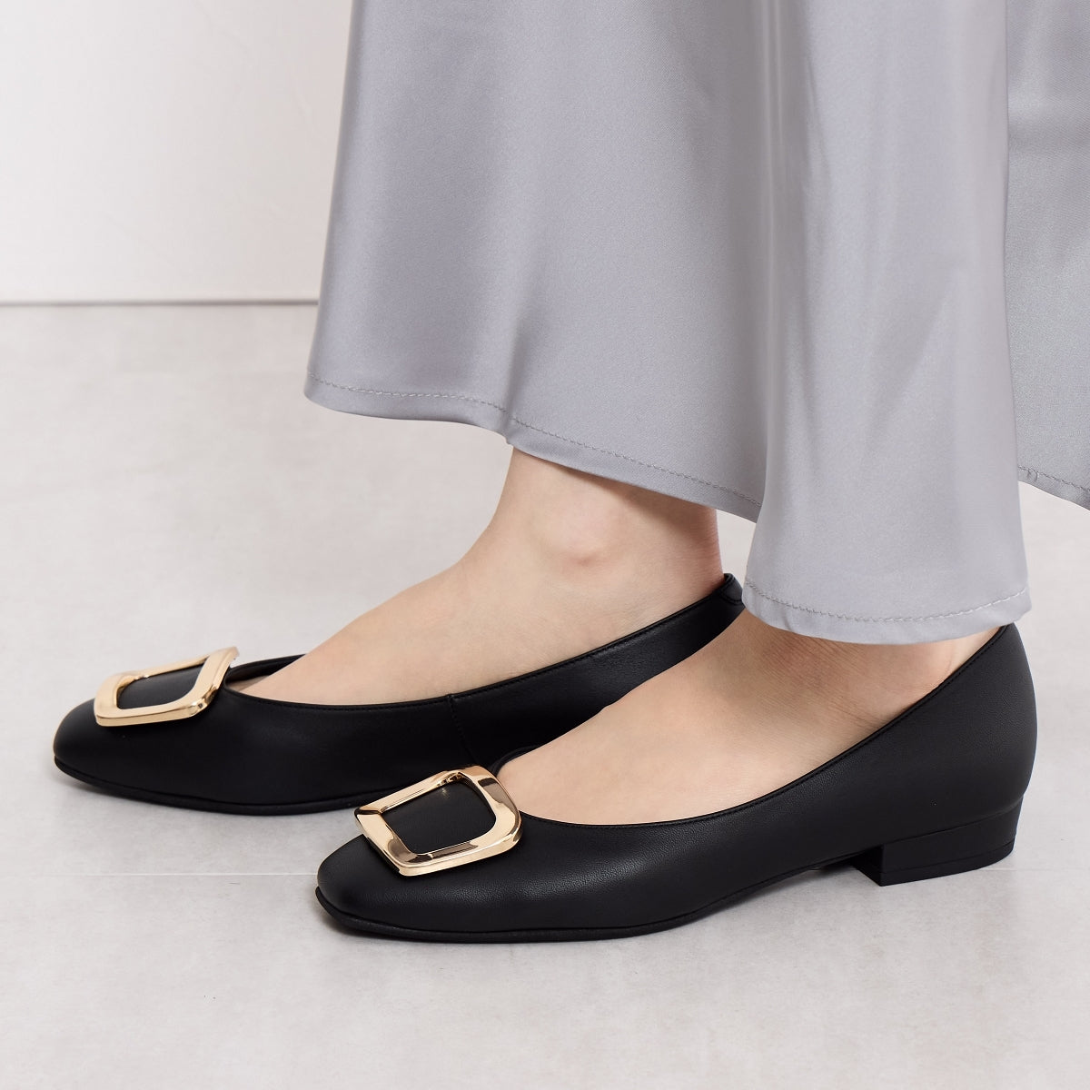 【25AW新色】スクエアバックルローヒールパンプス/651110