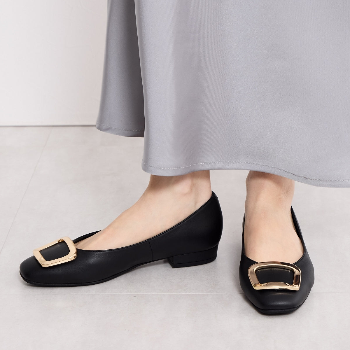 【25AW新色】スクエアバックルローヒールパンプス/651110