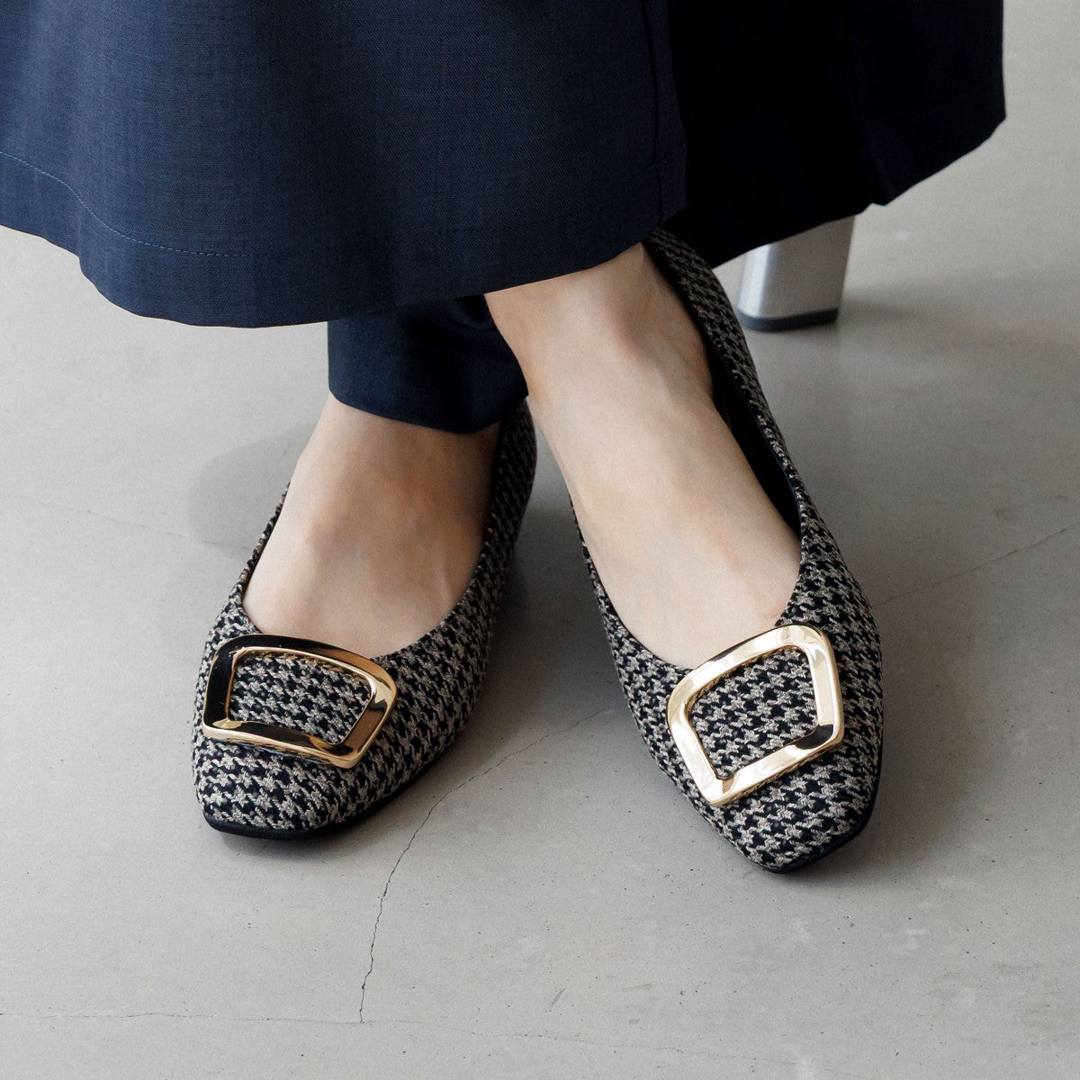 【SALE】スクエアバックルローヒールパンプス/751110