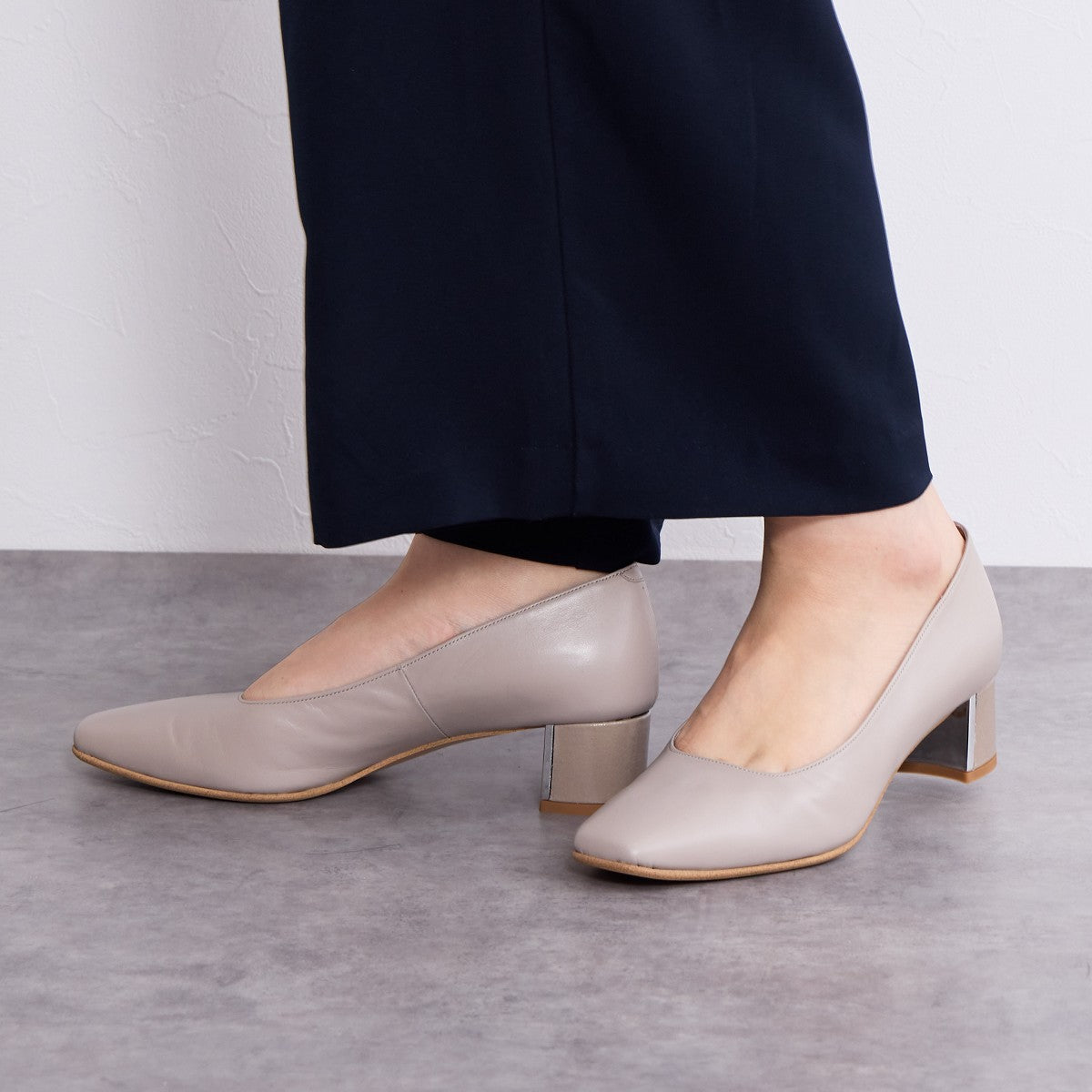 【SALE】スクエアトゥメタルプレートヒールパンプス/651112