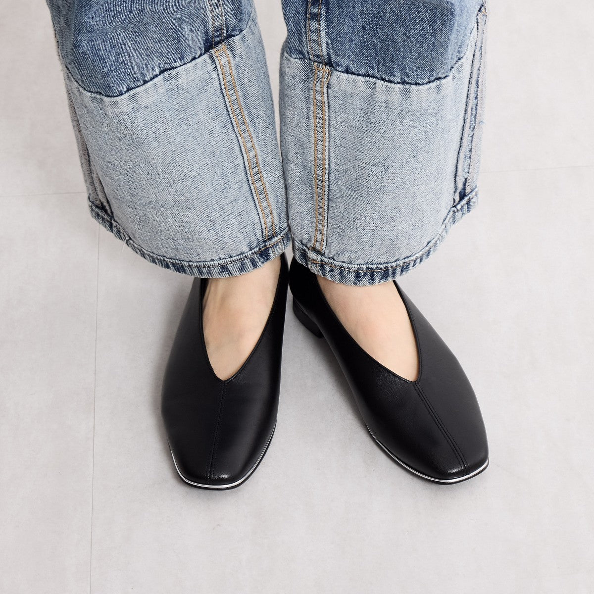 【SALE】メタルラインVカットパンプス/651113