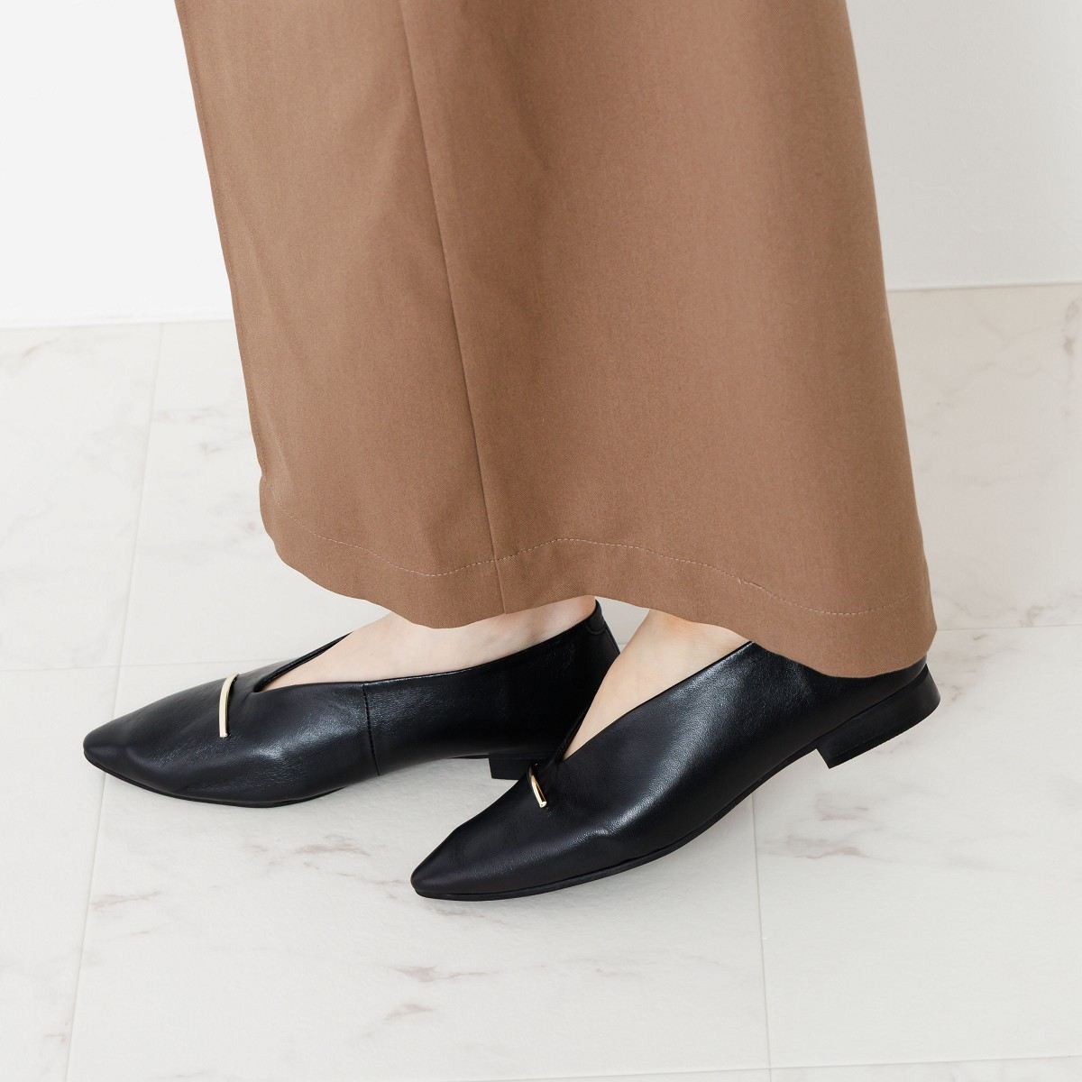 【25AW】メタルバーフラットパンプス/651303