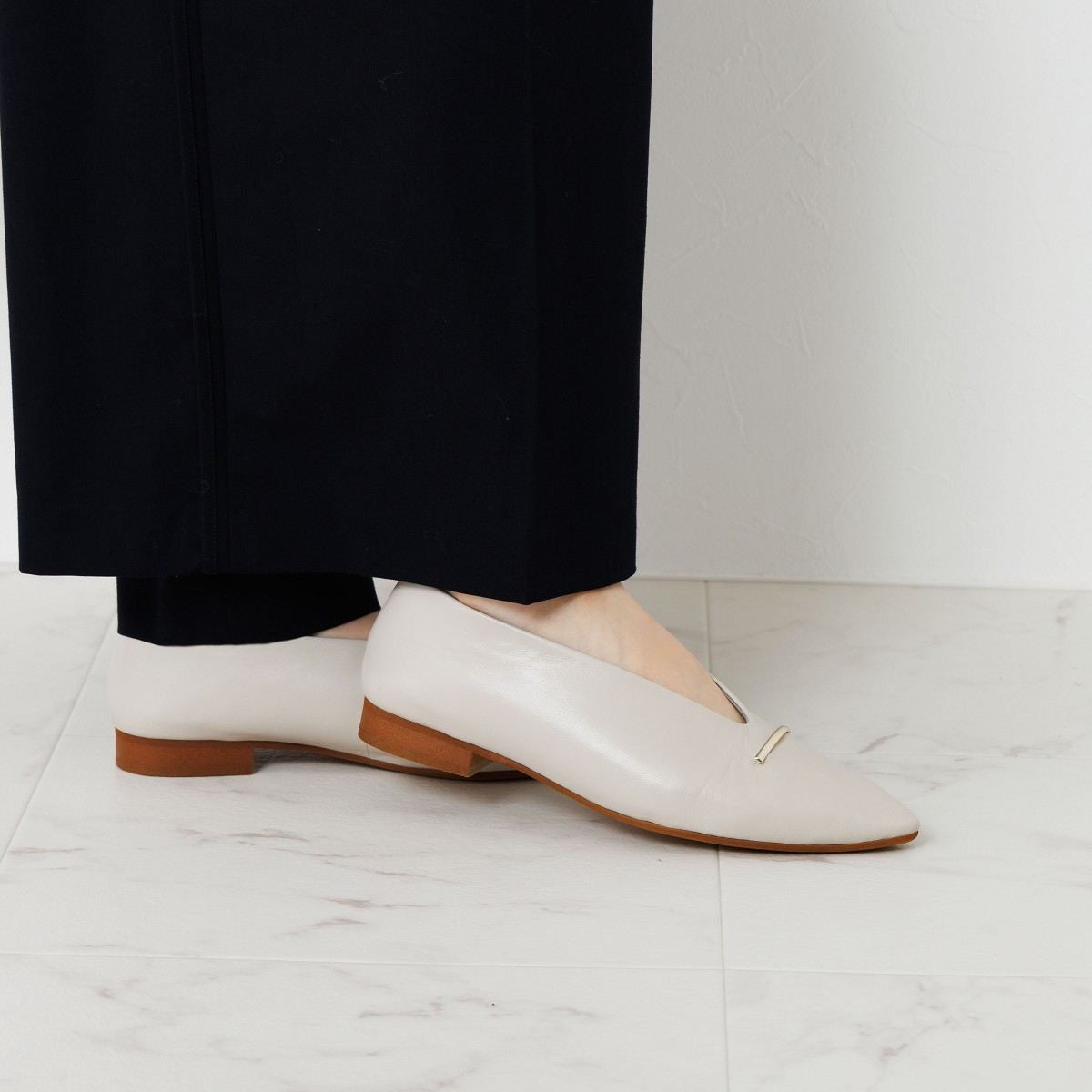 【25AW】メタルバーフラットパンプス/651303