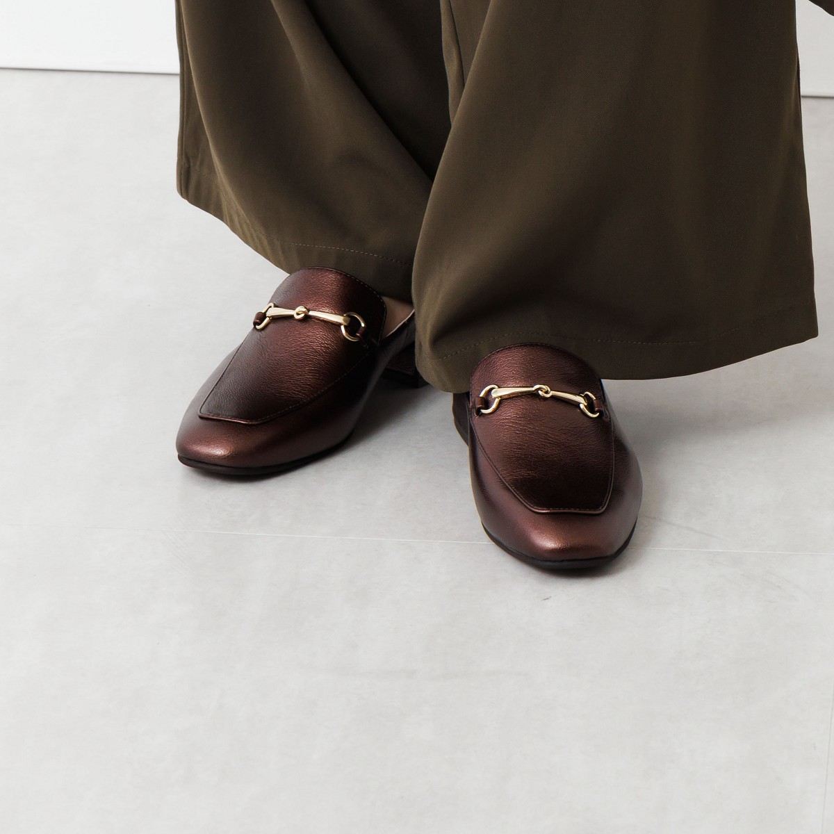 【25AW】スクエアトゥビットローファー/651315