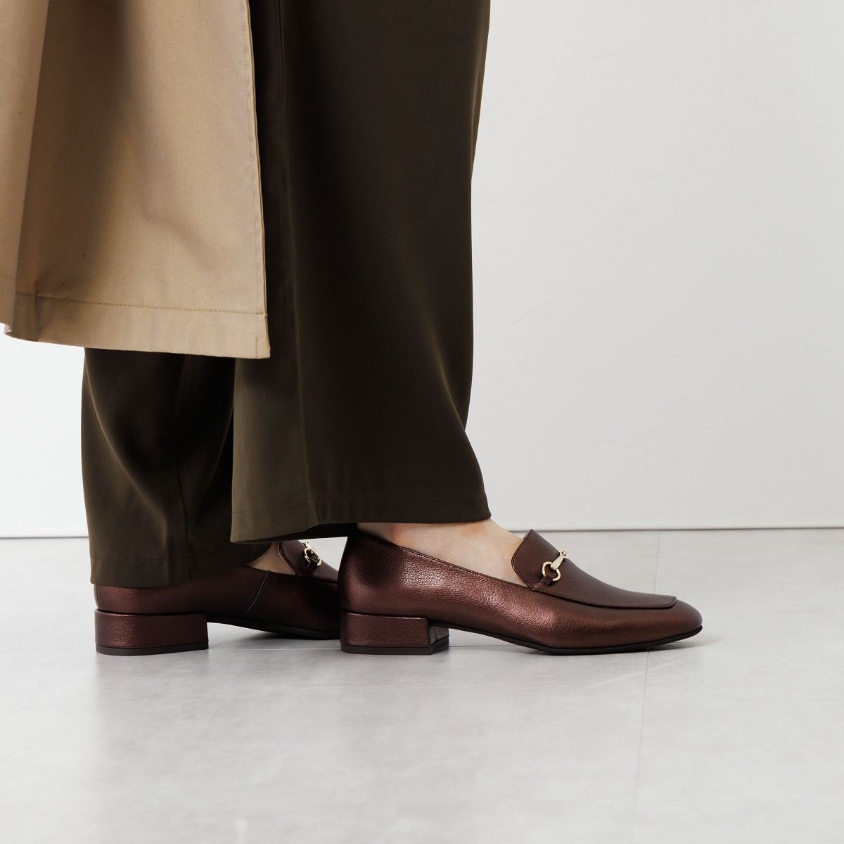 【25AW】スクエアトゥビットローファー/651315