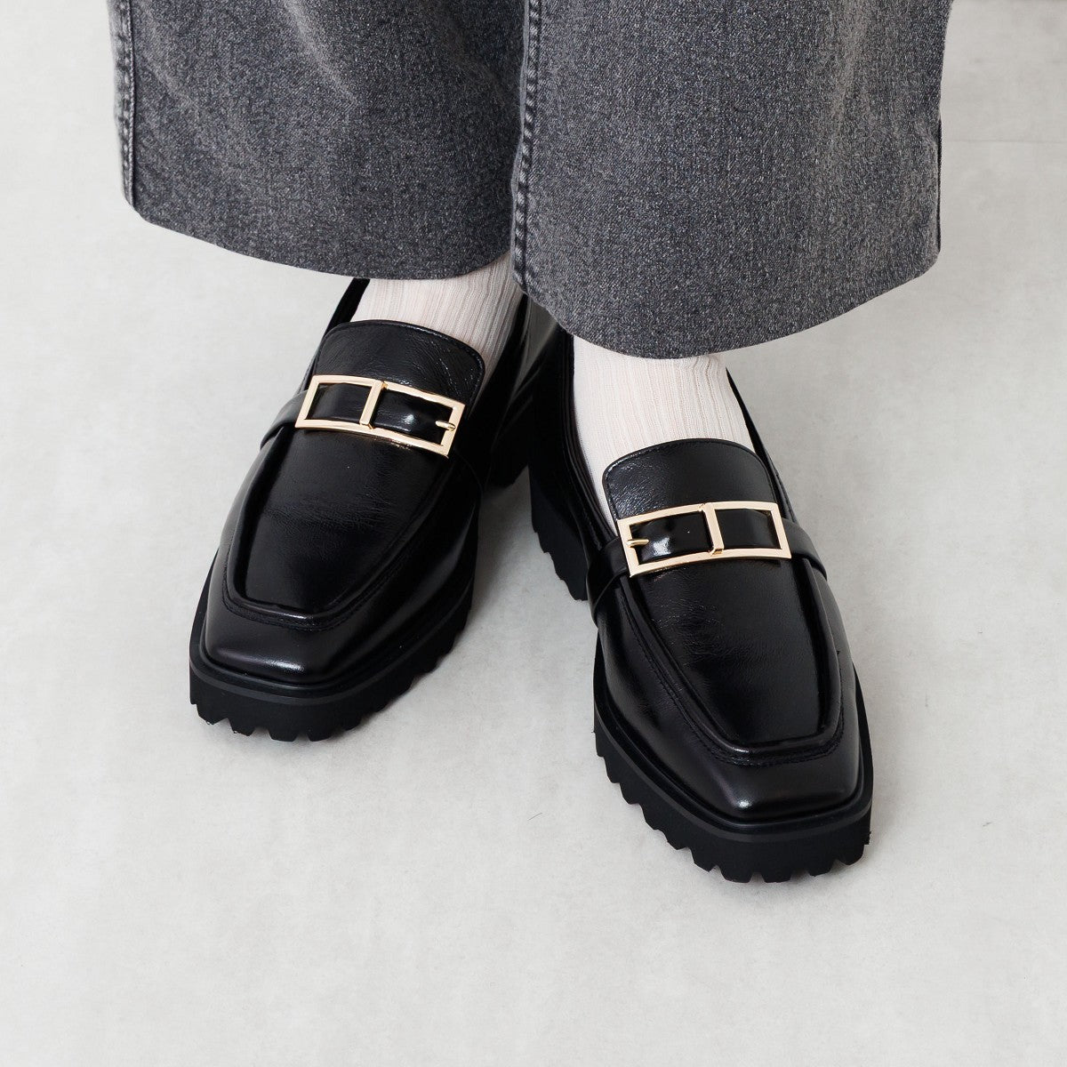 【25AW】トラックソールスクエアバックルローファー/651321