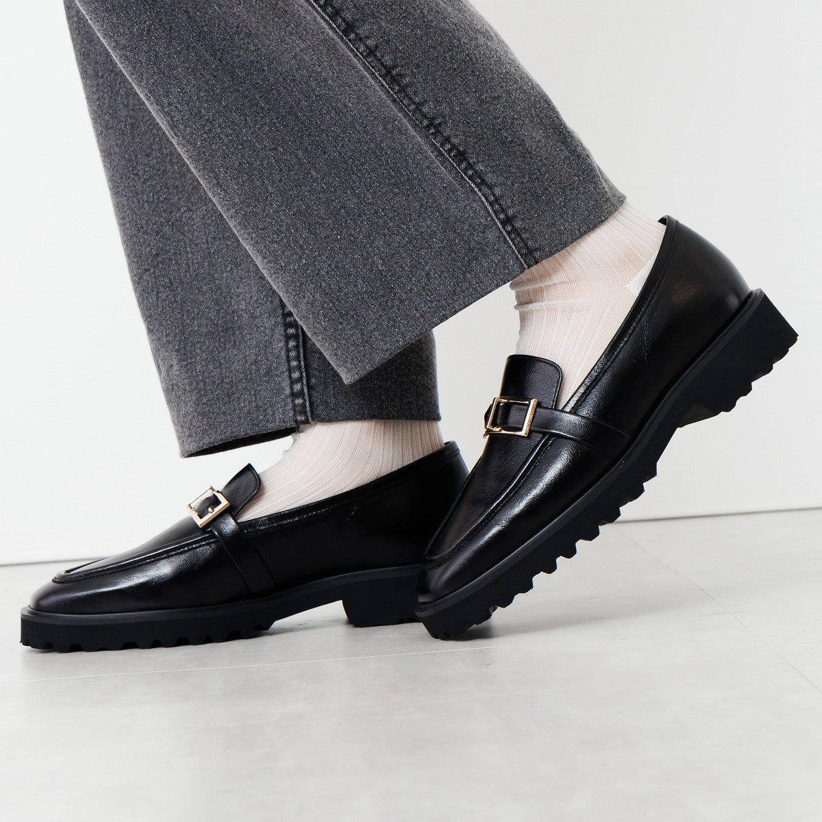 【25AW】トラックソールスクエアバックルローファー/651321