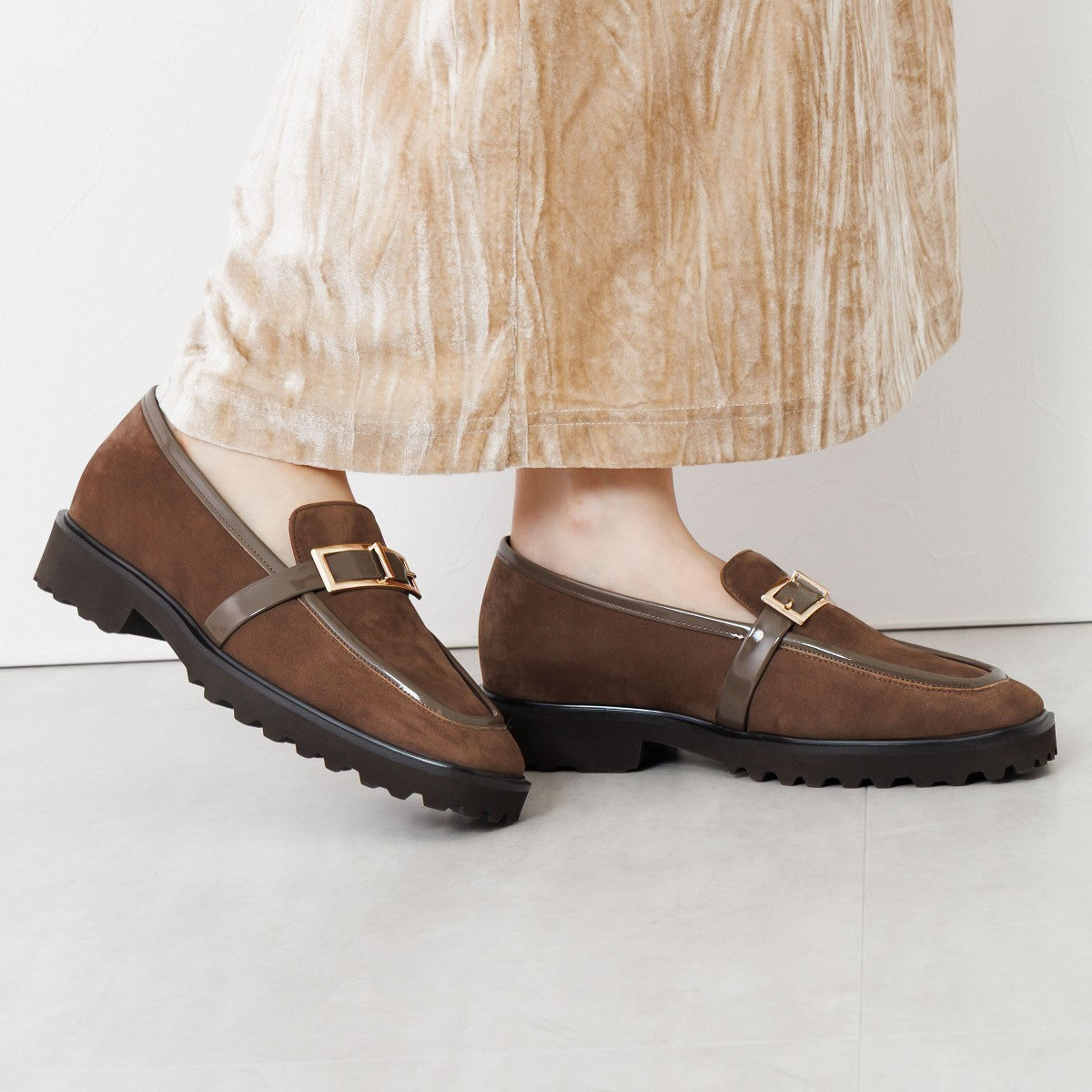 【25AW】トラックソールスクエアバックルローファー/651321