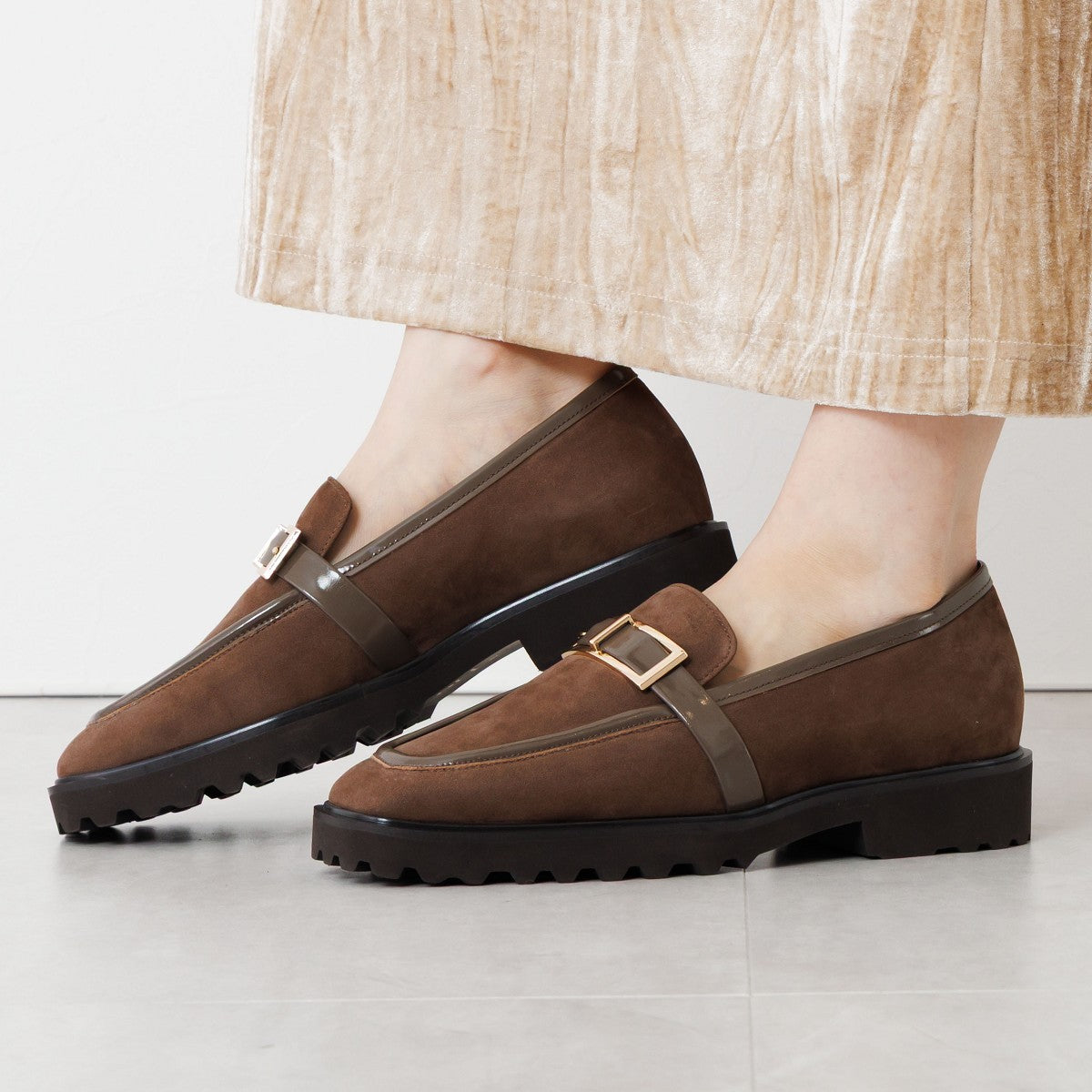 【25AW】トラックソールスクエアバックルローファー/651321