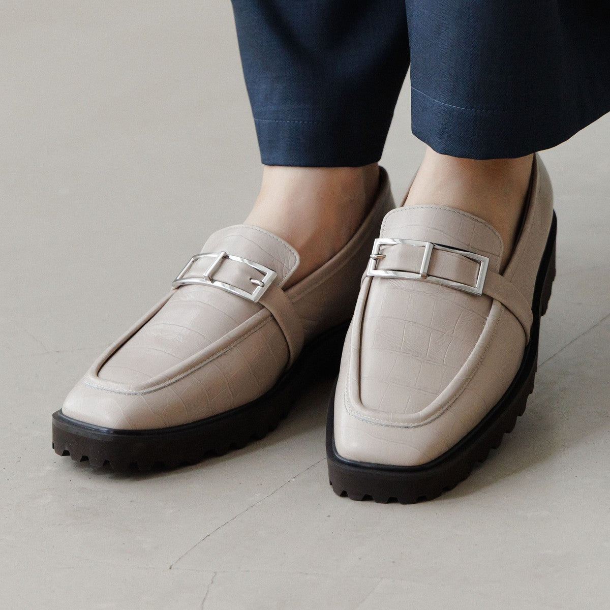 【25AW】トラックソールスクエアバックルローファー/651321