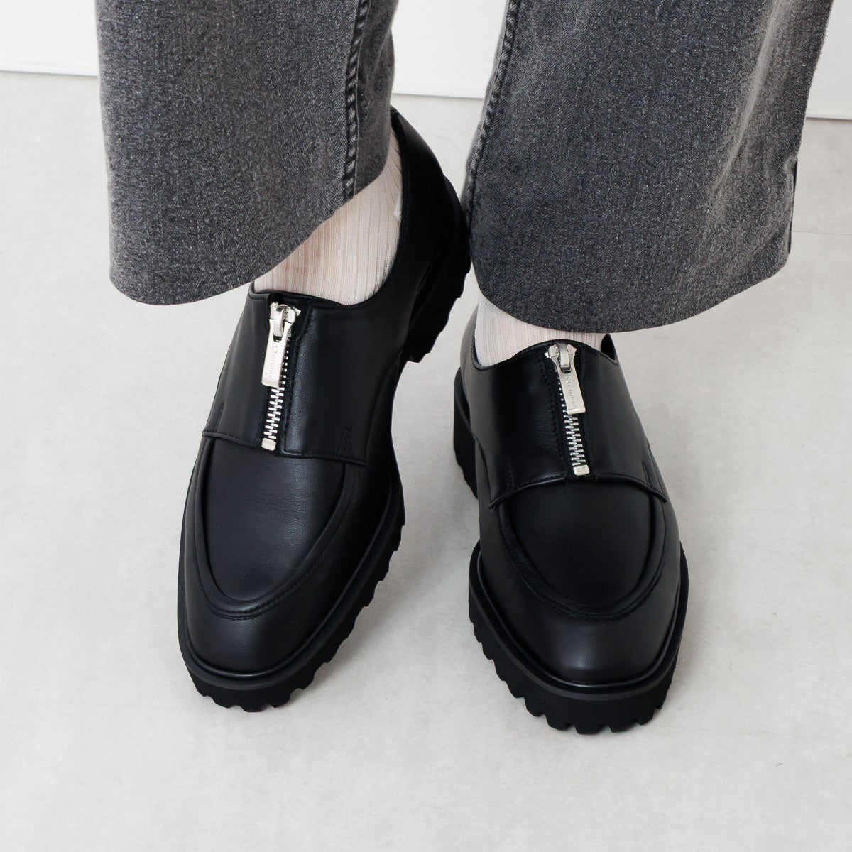 【25AW】トラックソールセンタージップローファー/651325
