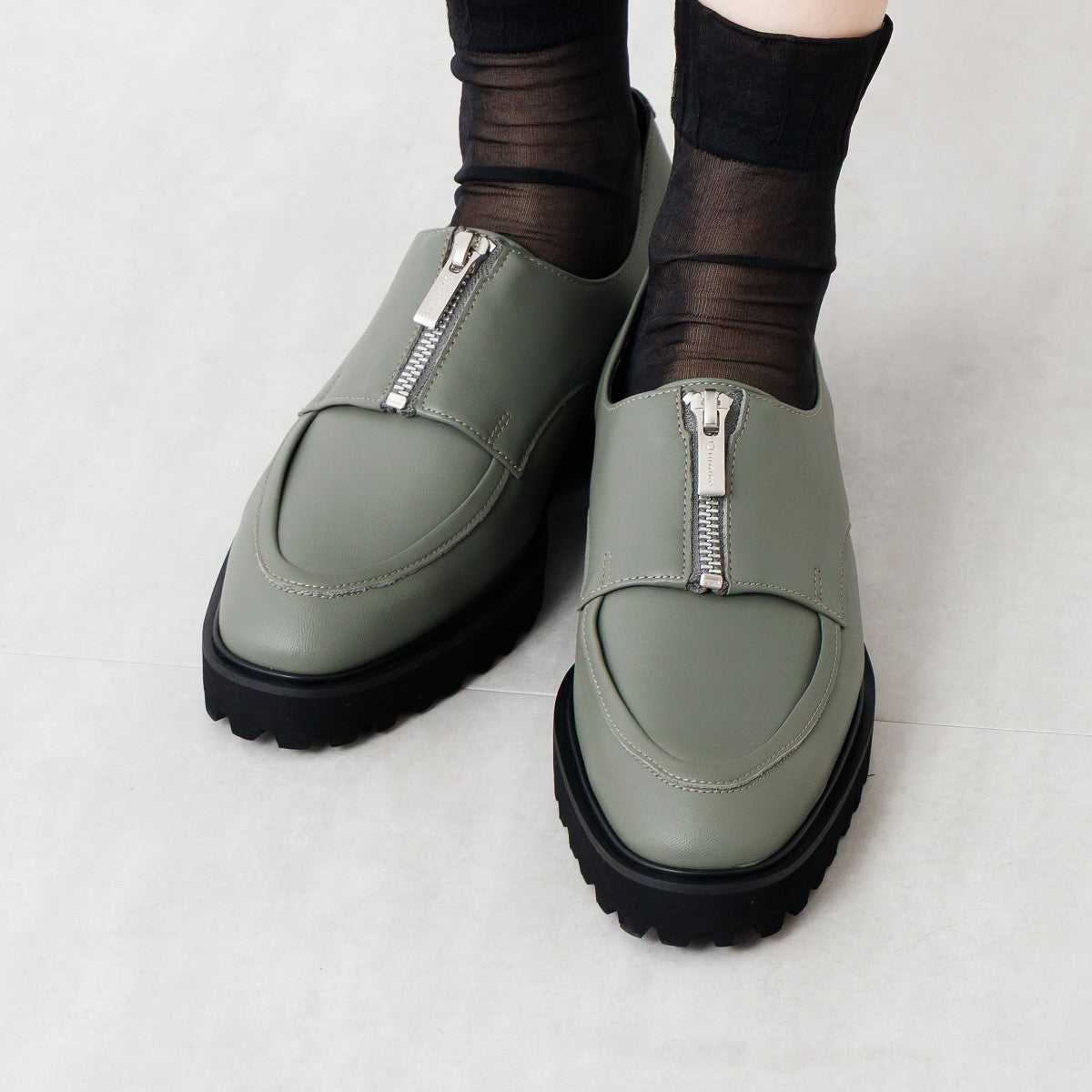 【25AW】トラックソールセンタージップローファー/651325
