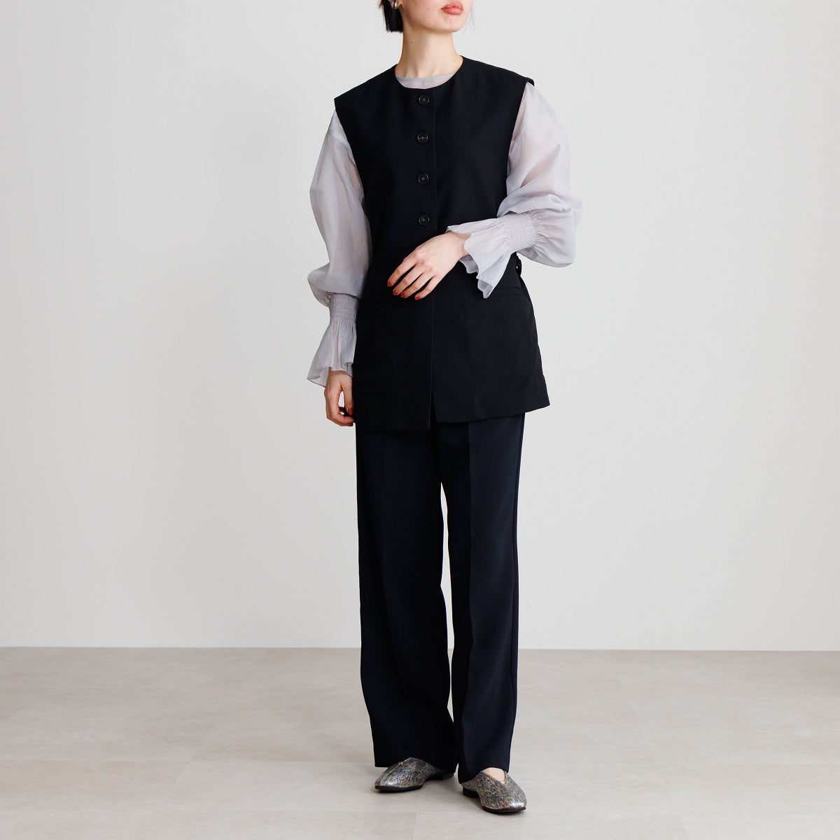 【26SS新色追加】メタルポイントフラットパンプス/651326