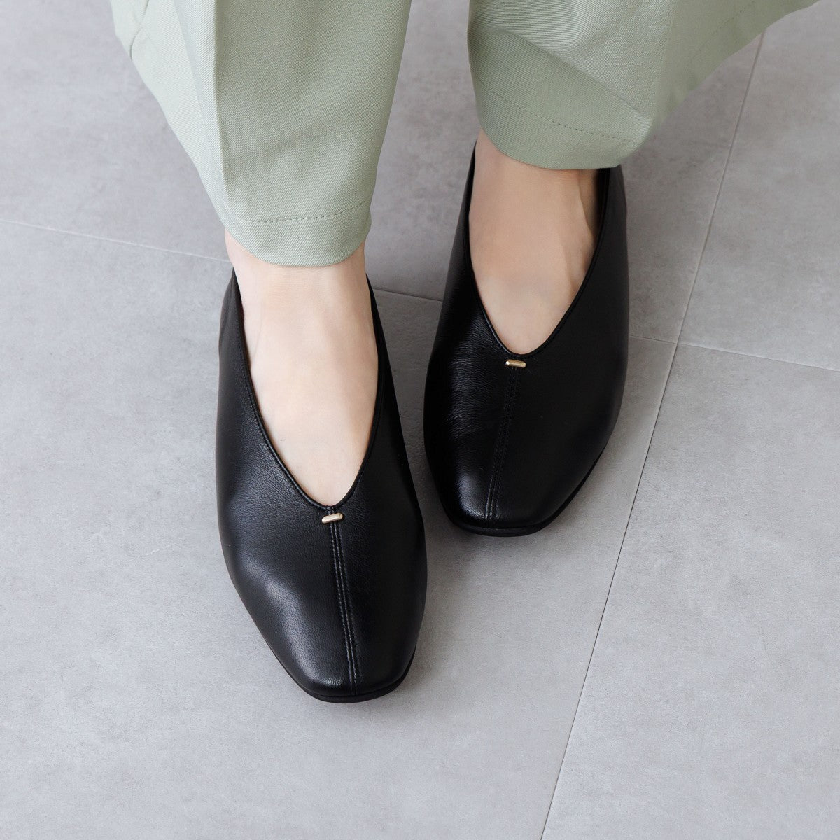 【26SS新色追加】メタルポイントフラットパンプス/651326