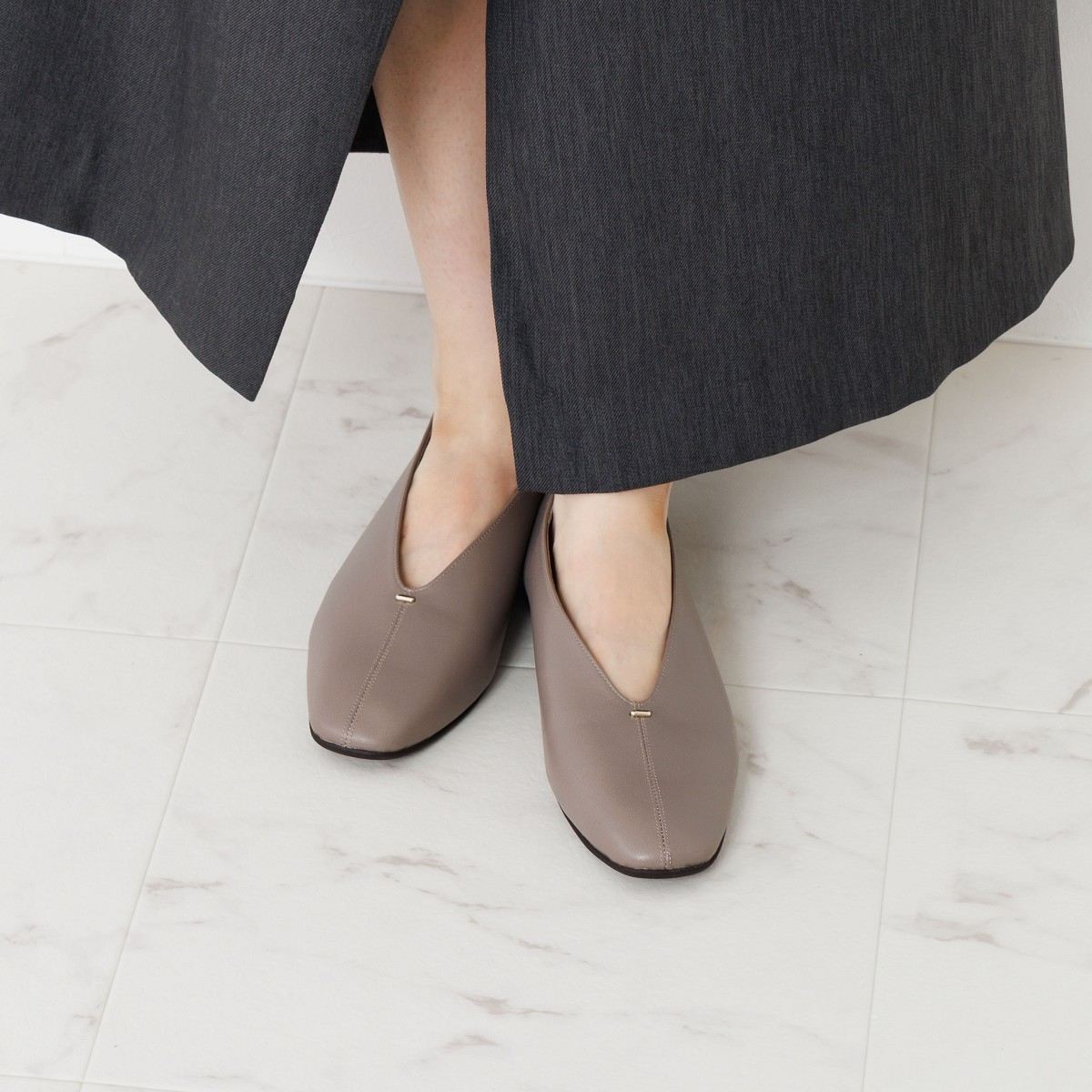 【25AW】メタルポイントフラットパンプス/651326