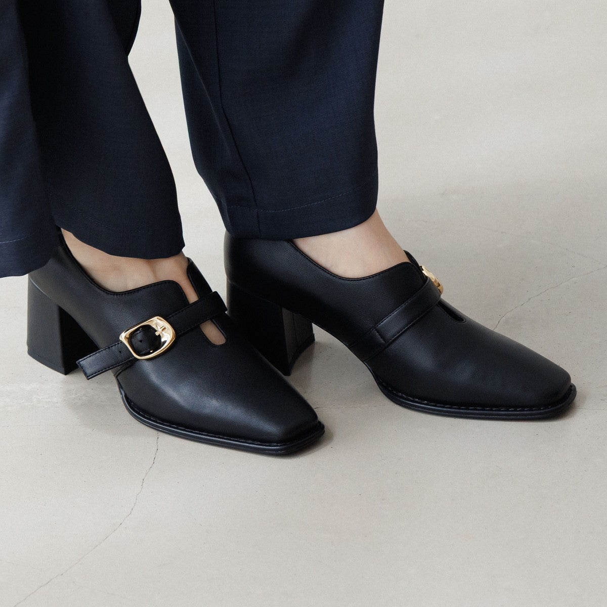 【25AW】ベルトモチーフパンプス/651329