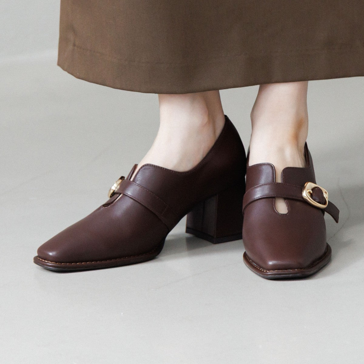 【25AW】ベルトモチーフパンプス/651329