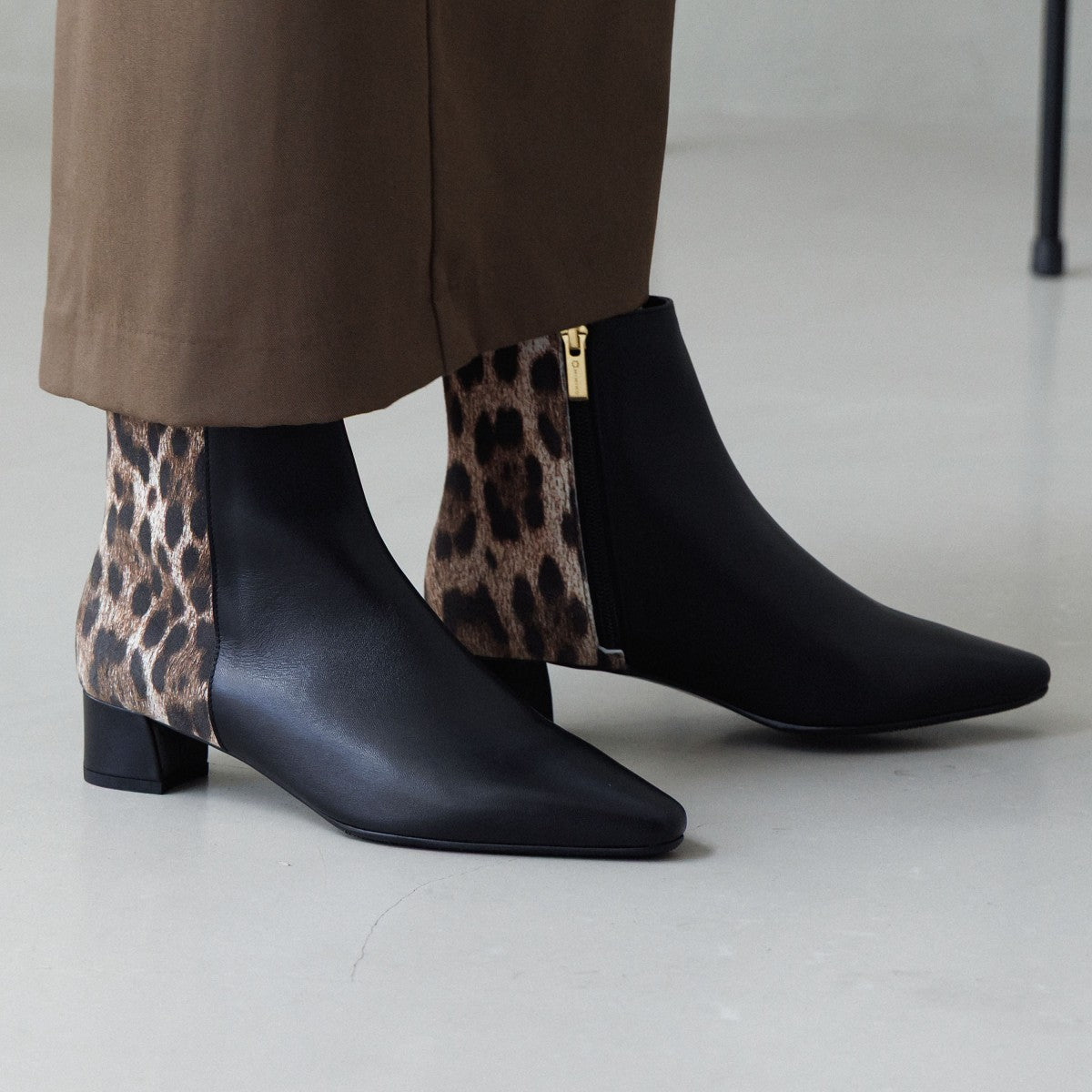 【25AW】ポインテッドトゥショートブーツ/651402