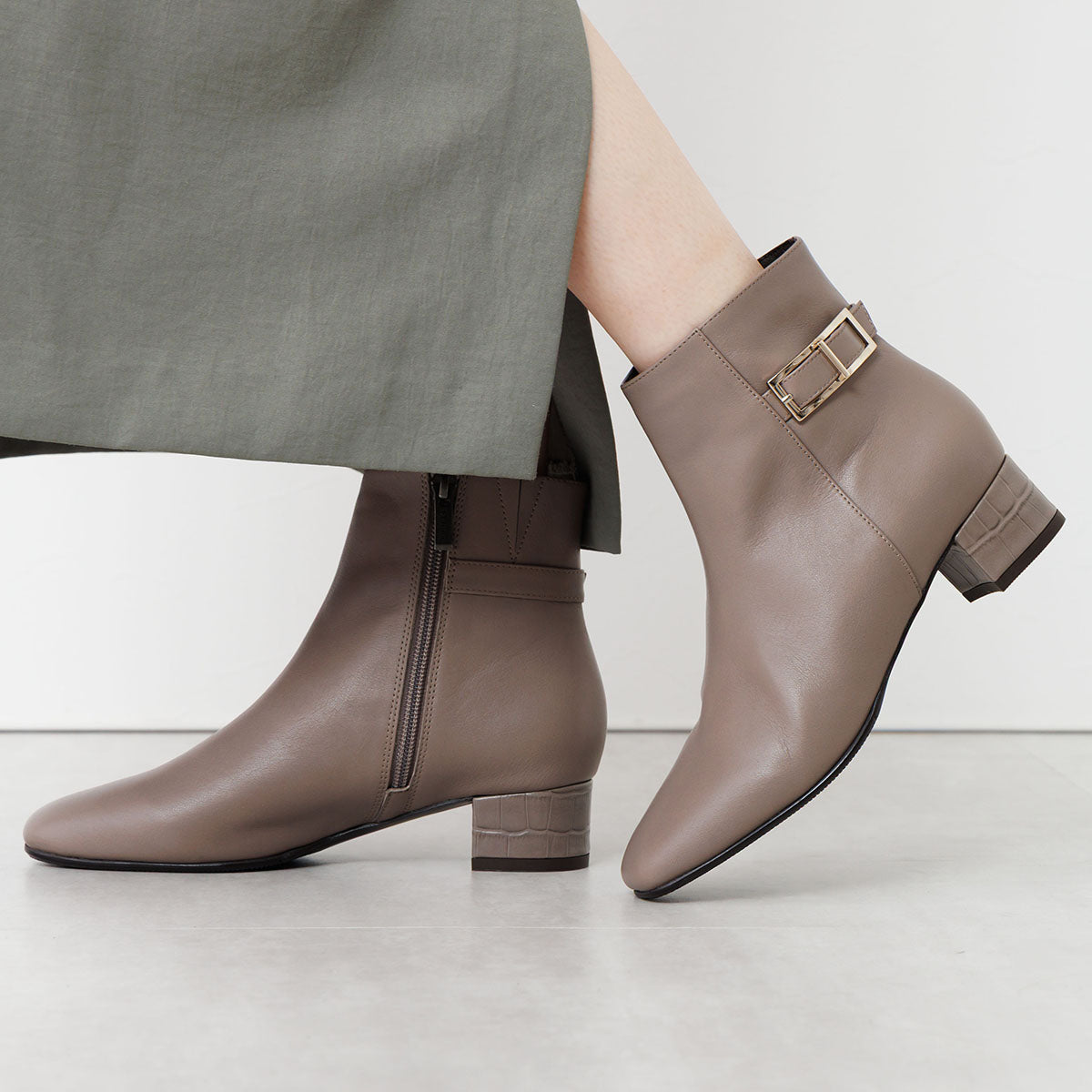 《予約/11月下旬頃入荷予定》スクエアバックルサイドベルトブーツ/651417