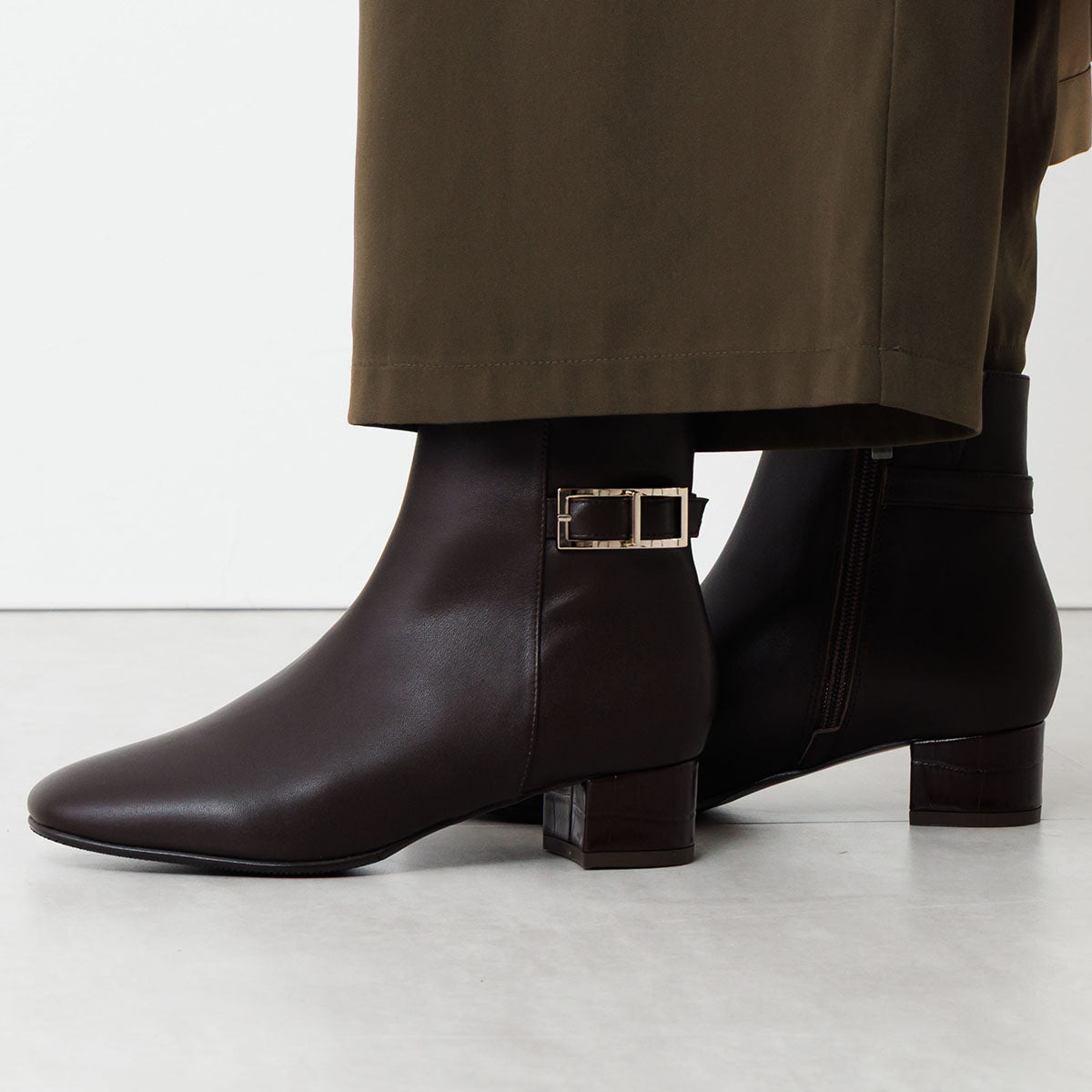 《予約/11月下旬頃入荷予定》スクエアバックルサイドベルトブーツ/651417