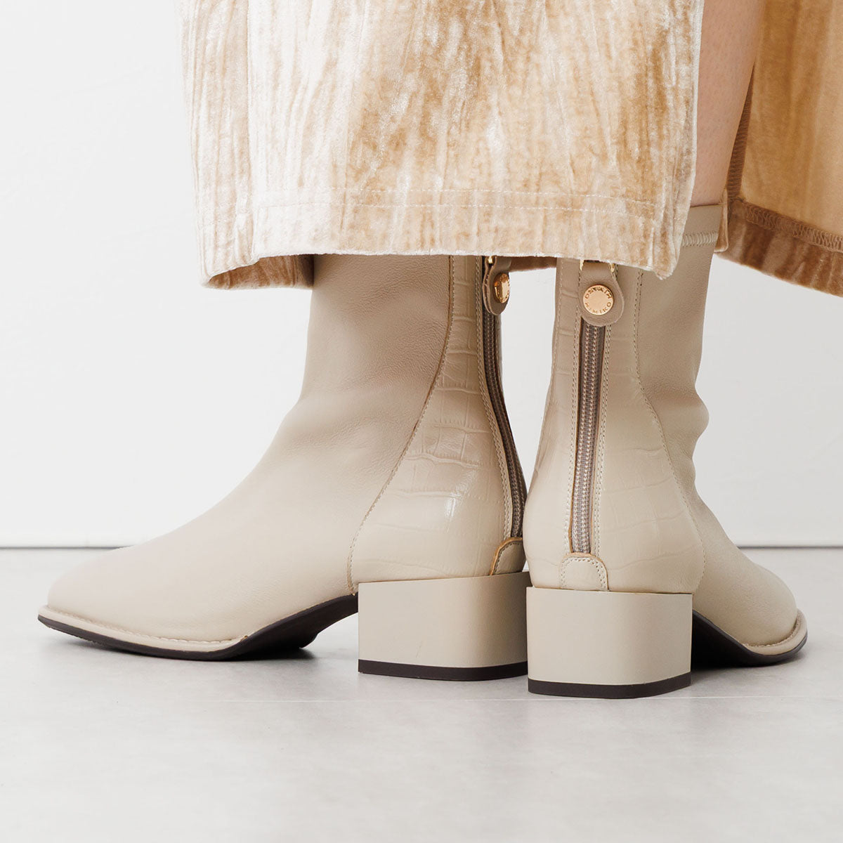 《再入荷/12月中旬入荷予定》【25AW】型押しコンビストレッチブーツ/651420