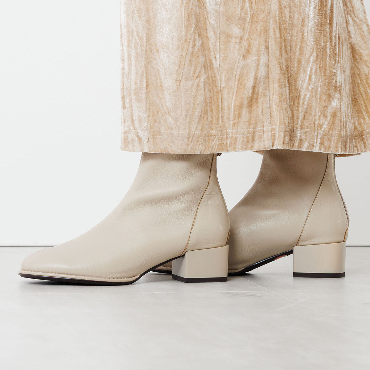 《再入荷/12月中旬入荷予定》【25AW】型押しコンビストレッチブーツ/651420