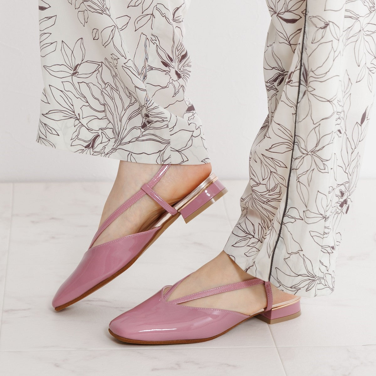 【SALE】スクエアトゥバックストラップパンプス/651505