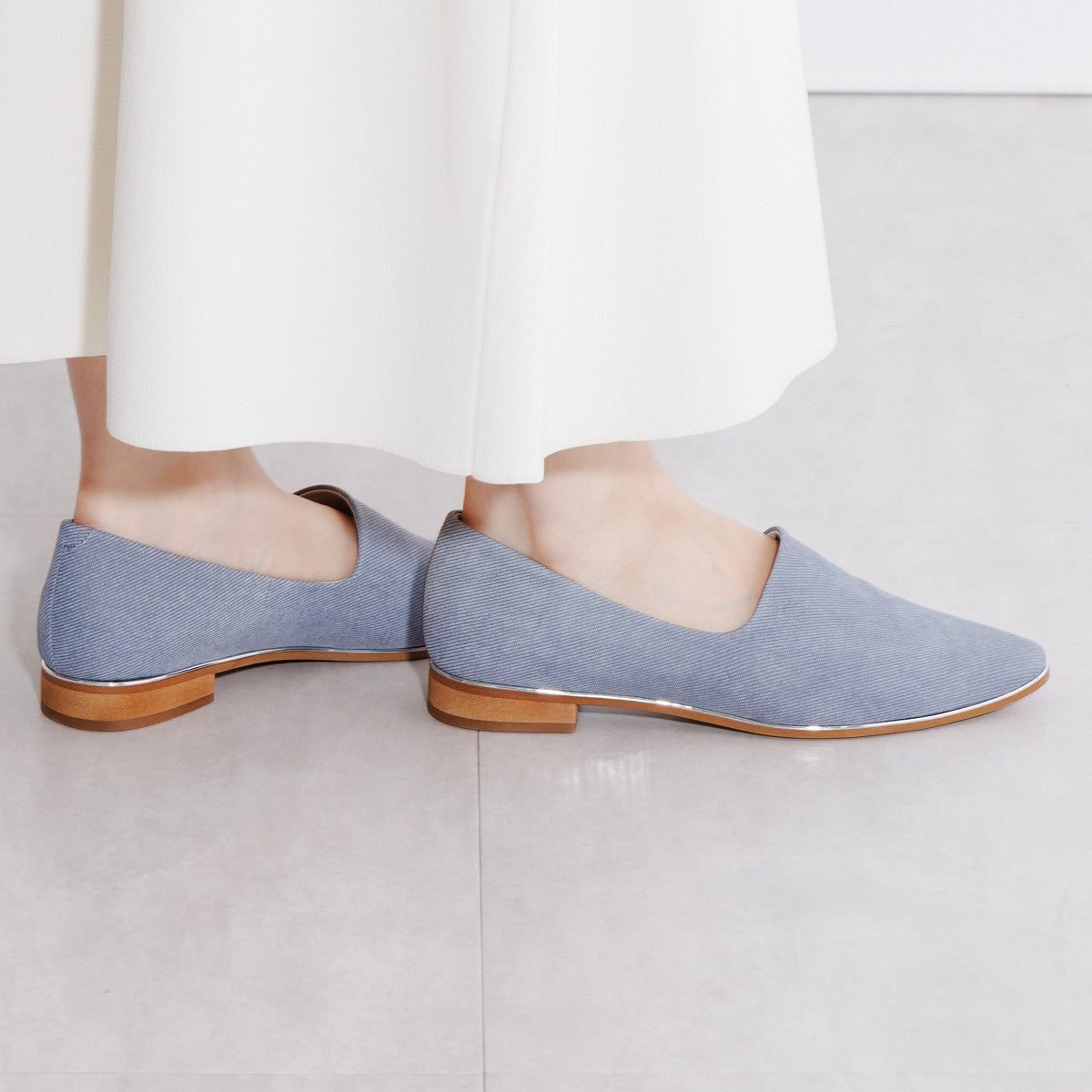 【26SS新色追加】メタルラインソフトレザーフラットパンプス/653101