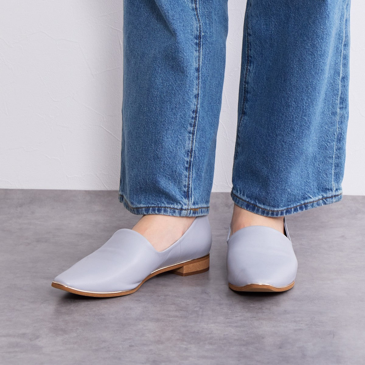 【26SS新色追加】メタルラインソフトレザーフラットパンプス/653101