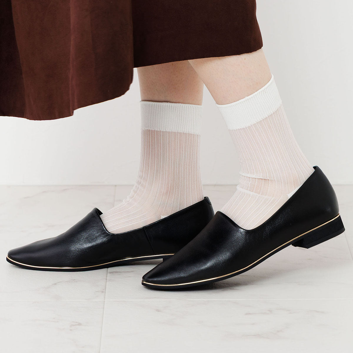 【26SS新色追加】メタルラインソフトレザーフラットパンプス/653101