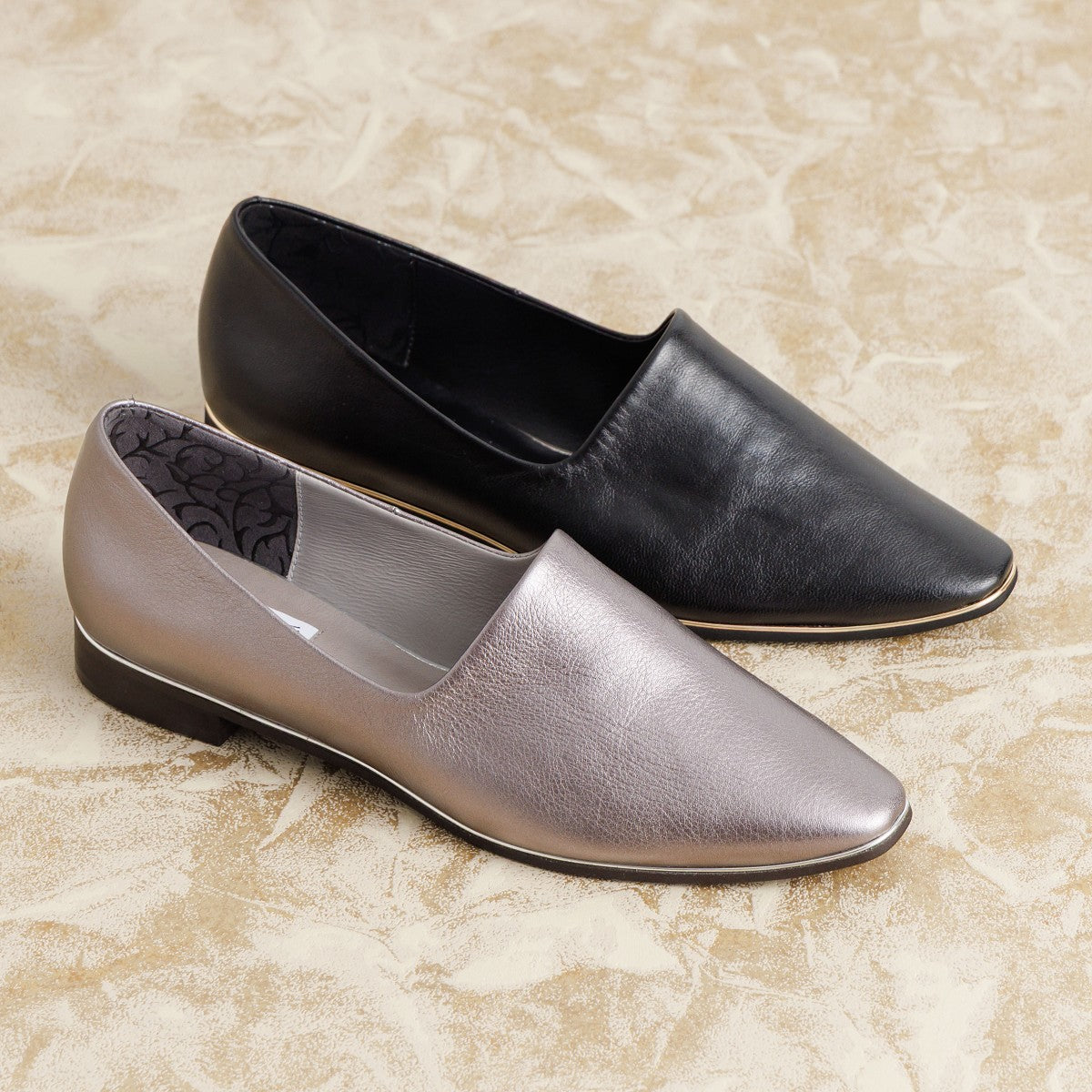 【26SS新色追加】メタルラインソフトレザーフラットパンプス/653101