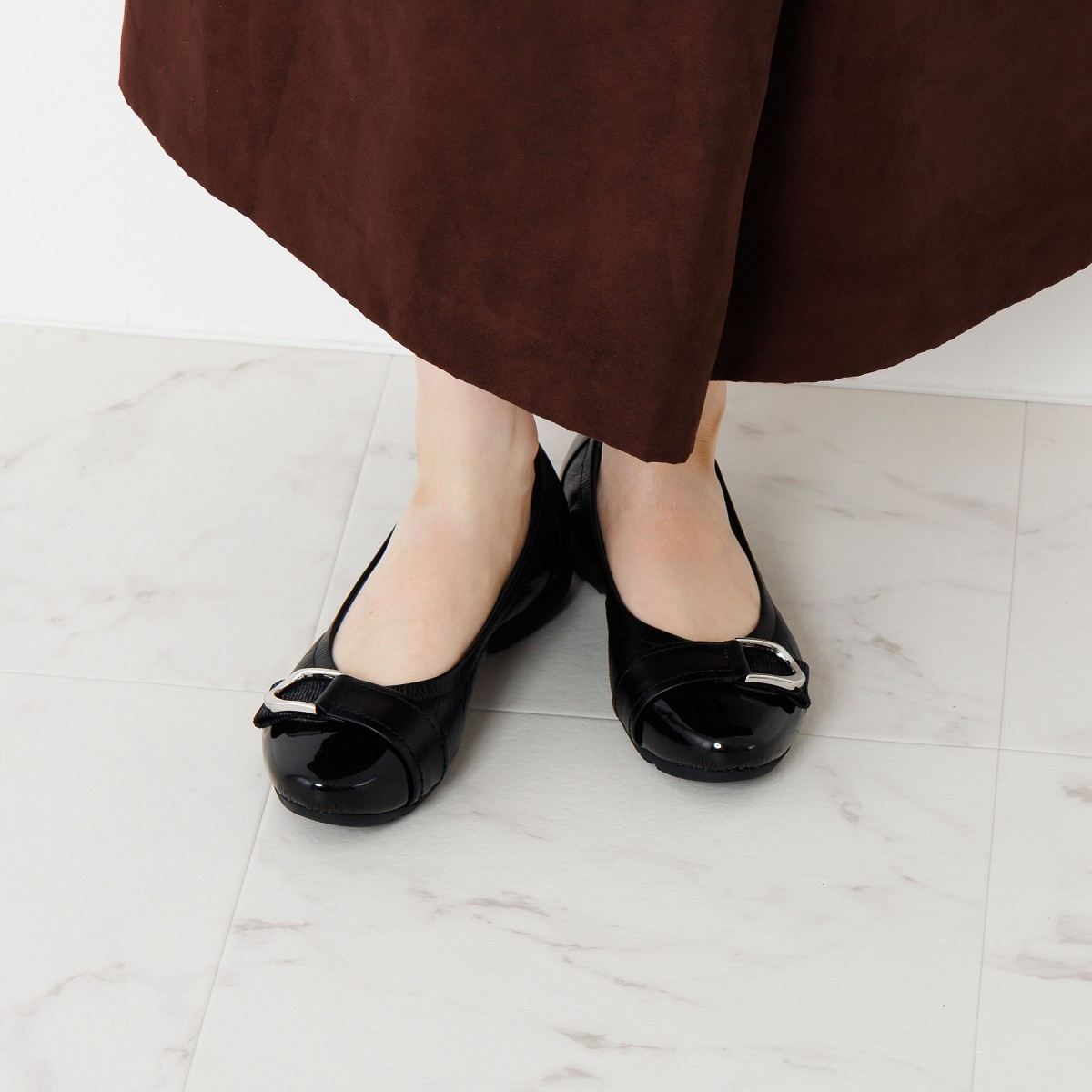 【26SS新色追加】メタルベルトスニーカーパンプス/653301