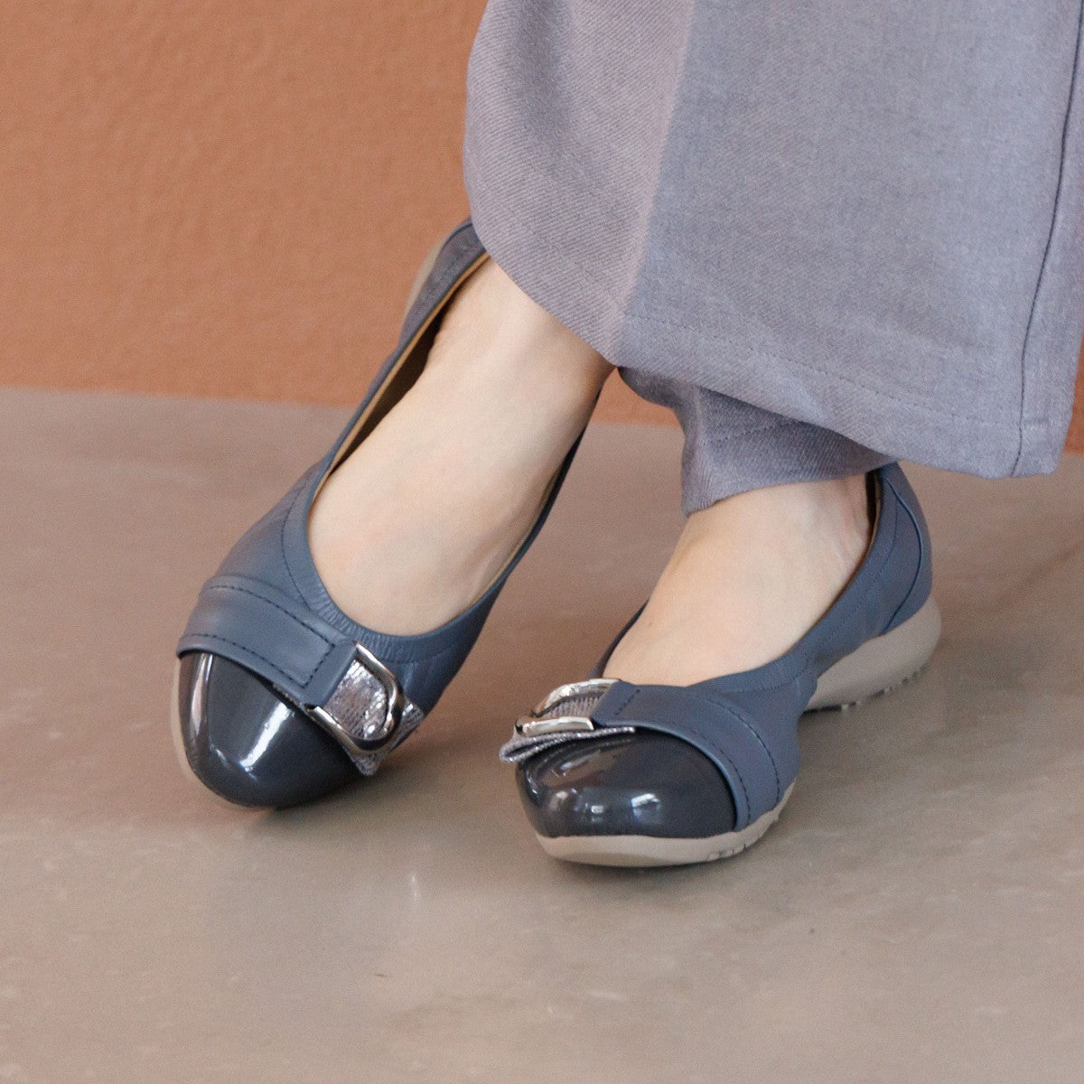 【25AW】メタルベルトスニーカーパンプス/653301