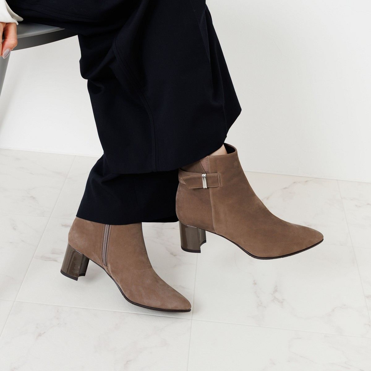 【25AW】5.5cmヒールベルトパーツデザインブーツ/653401