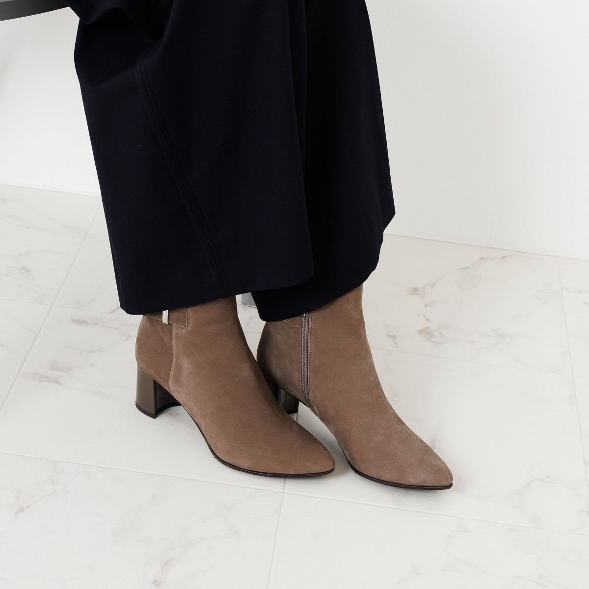 【25AW】5.5cmヒールベルトパーツデザインブーツ/653401