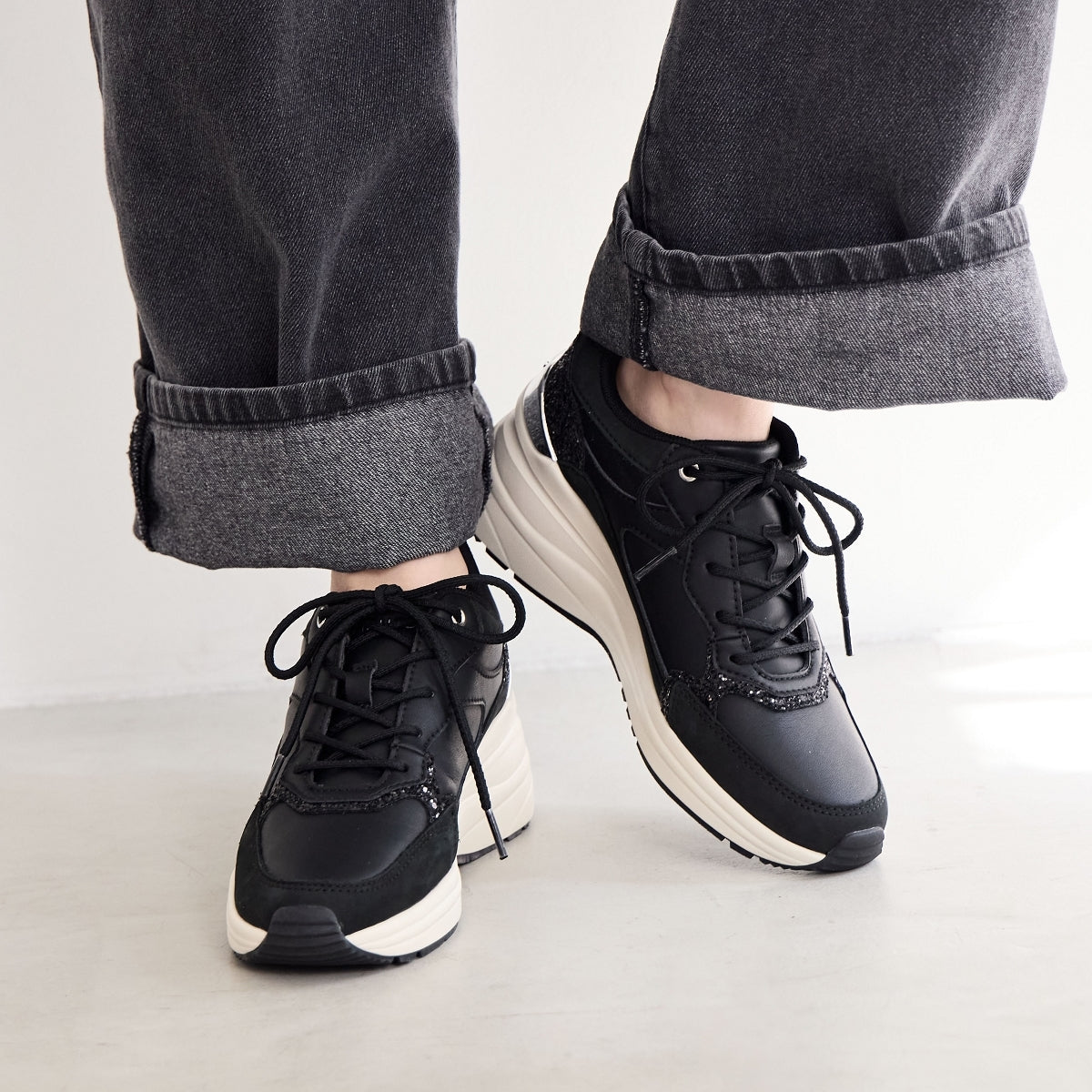 【25AW新色】美脚ヒールアップスニーカー/657106