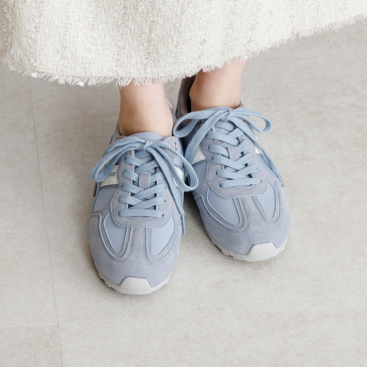 【26SS新色追加】フラットスエードコンビスニーカー/657302