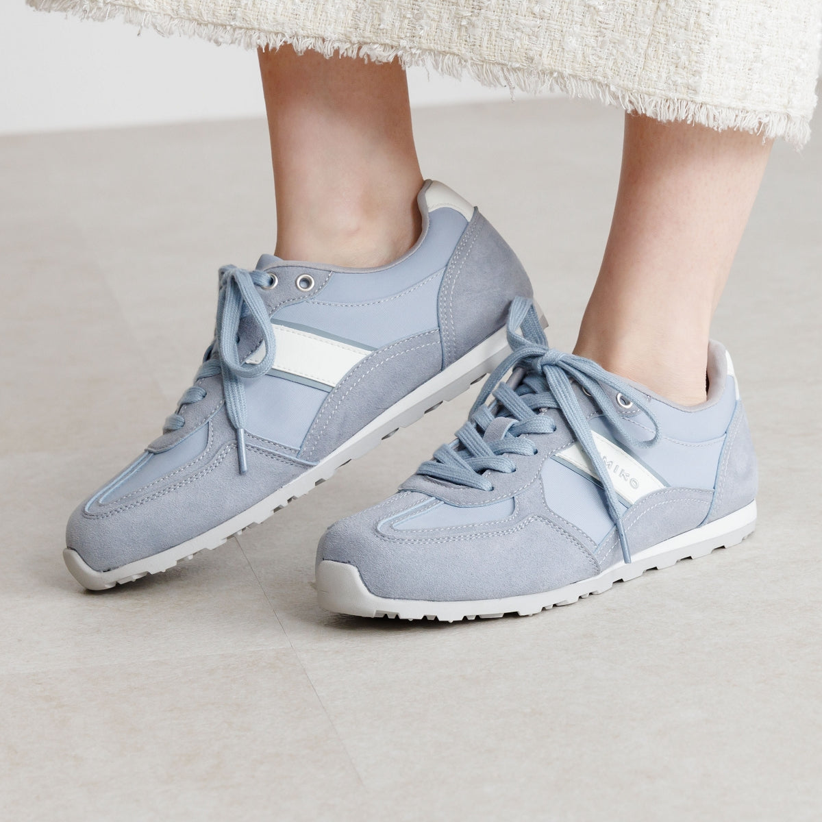 【26SS新色追加】フラットスエードコンビスニーカー/657302