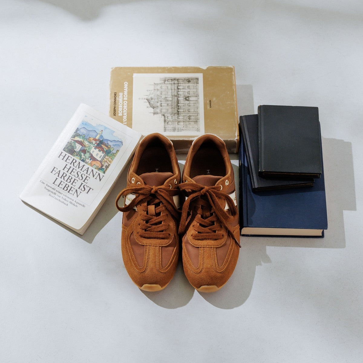 【26SS新色追加】フラットスエードコンビスニーカー/657302