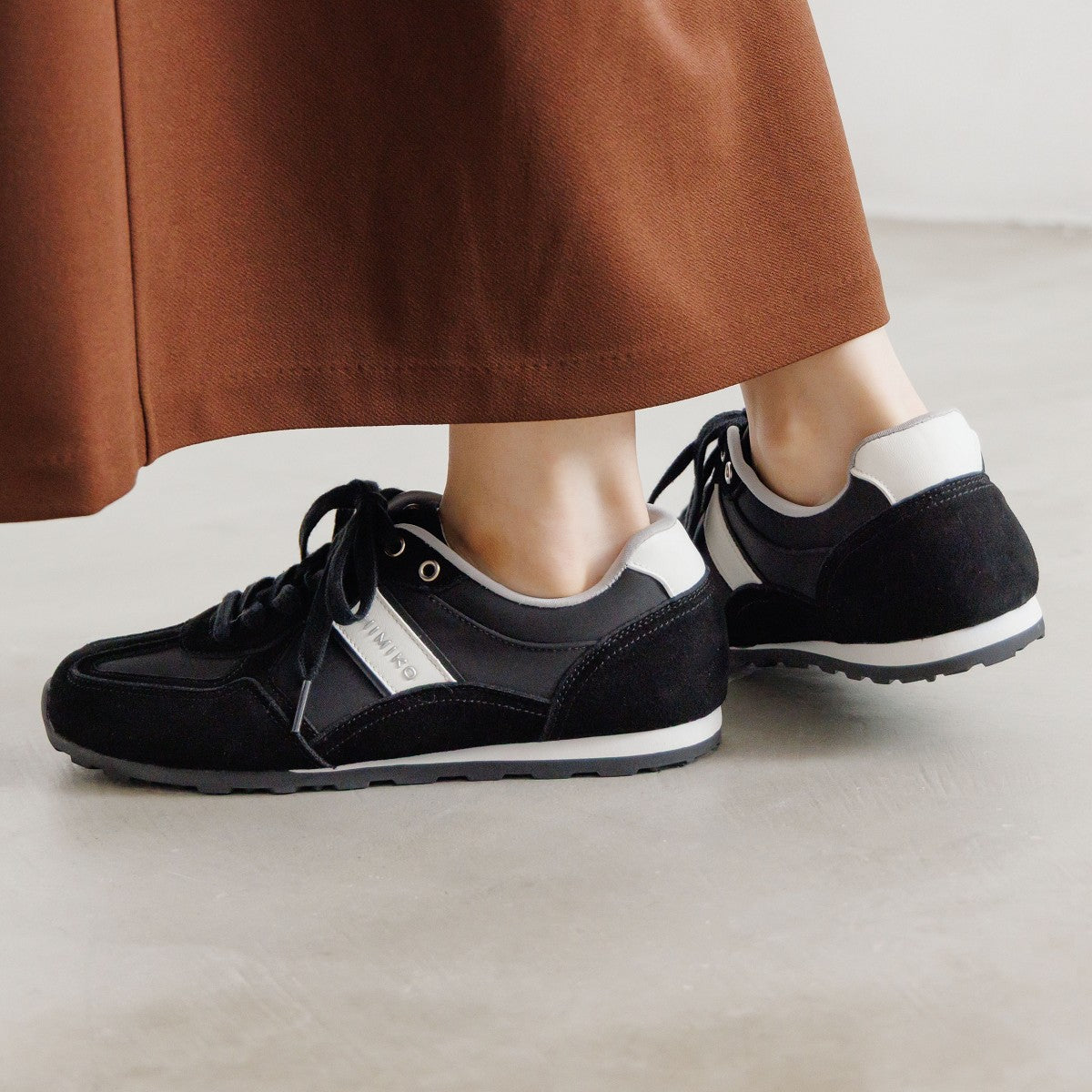 【26SS新色追加】フラットスエードコンビスニーカー/657302