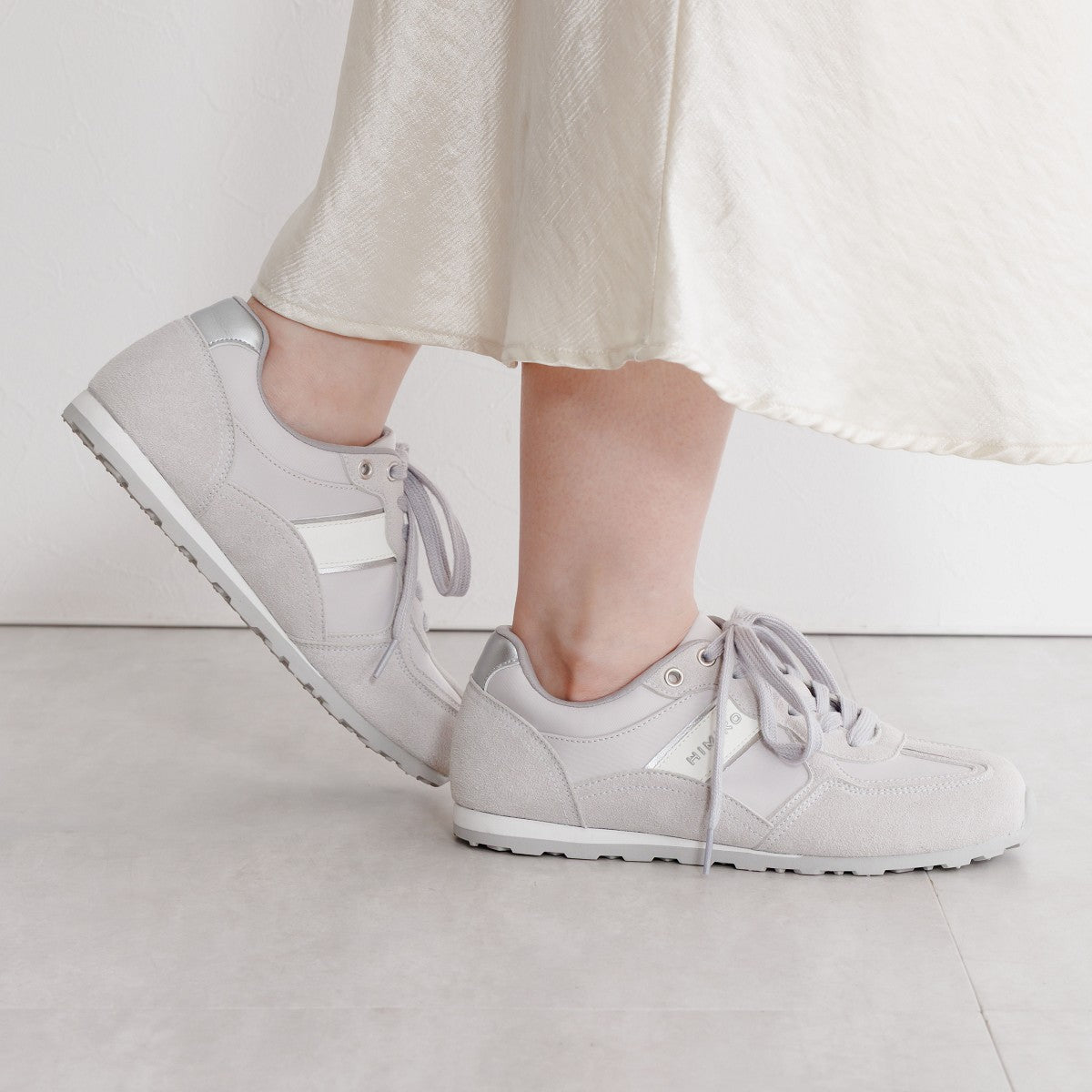 【25AW】フラットスエードコンビスニーカー/657302