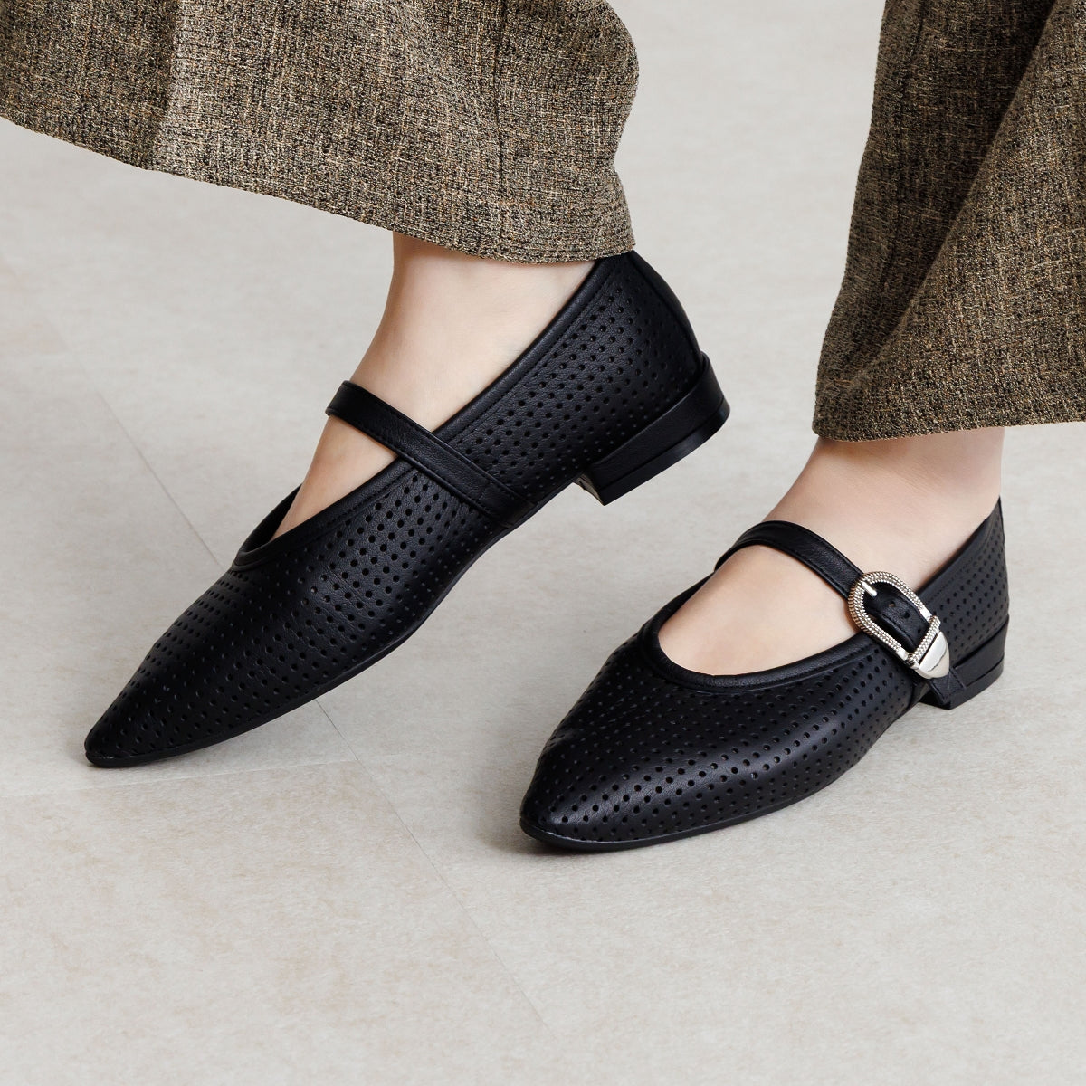 【26SS】パンチングレザーメリージェーンパンプス/661103