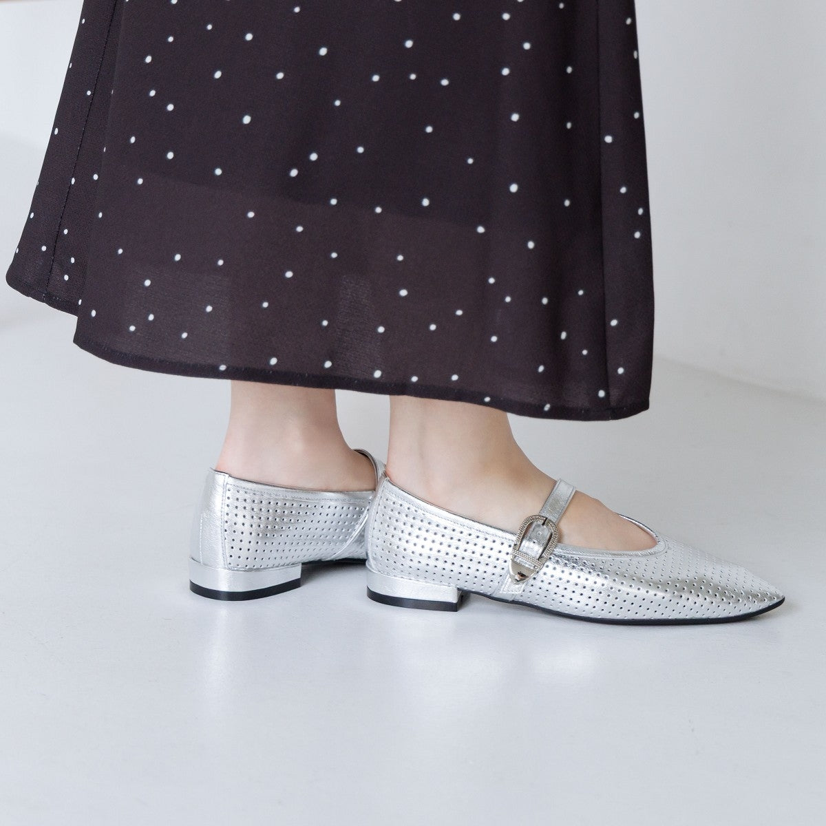 【26SS】パンチングレザーメリージェーンパンプス/661103