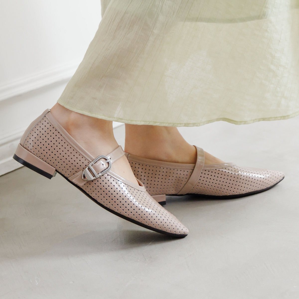 【26SS】パンチングレザーメリージェーンパンプス/661103