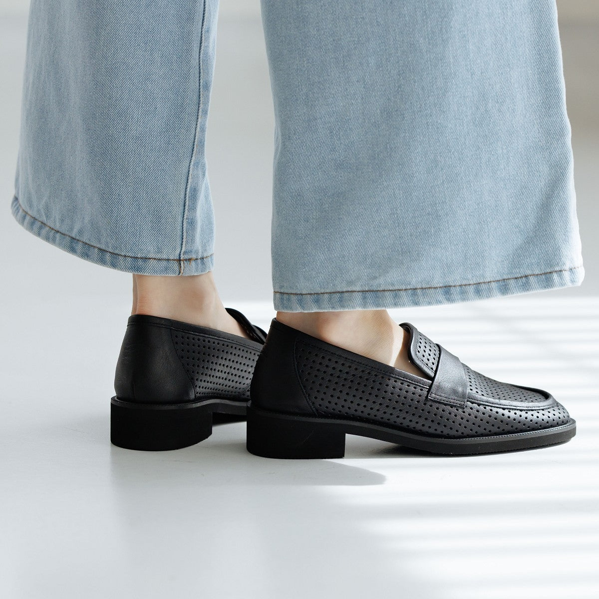 【26SS】パンチングレザーソフトローファー/661105