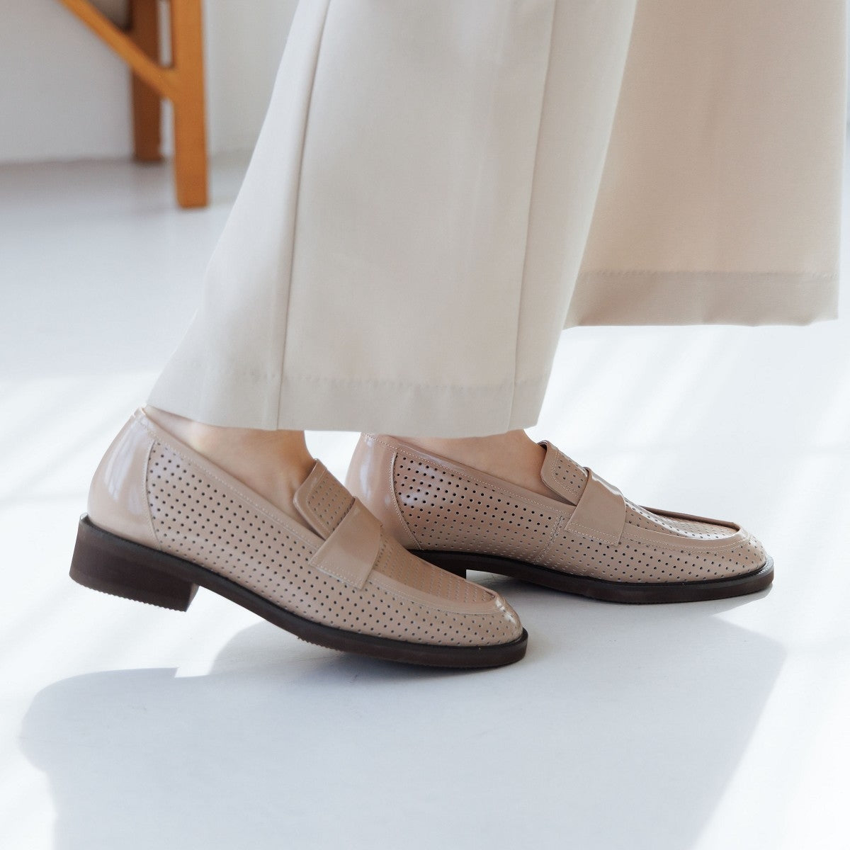 【26SS】パンチングレザーソフトローファー/661105