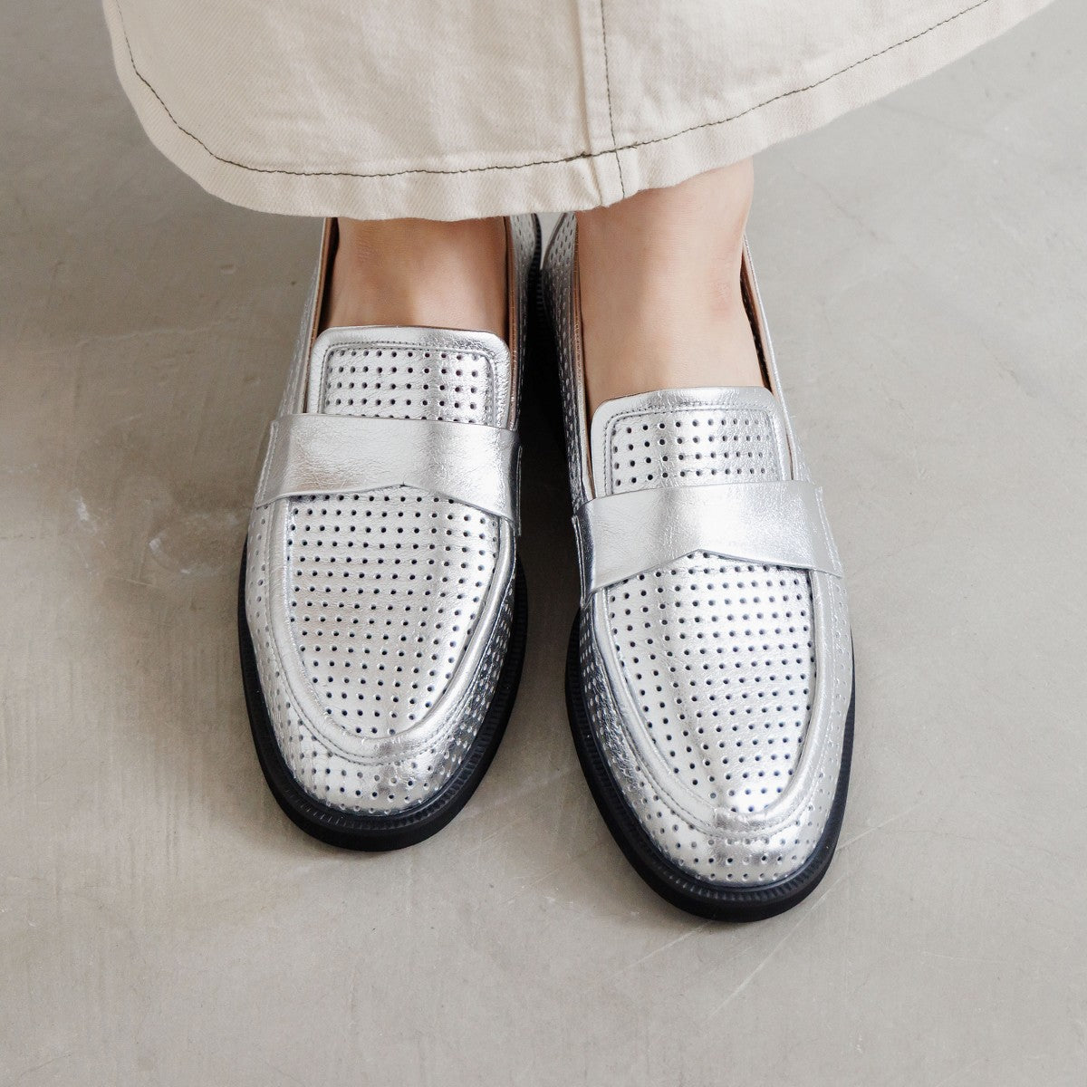 【26SS】パンチングレザーソフトローファー/661105