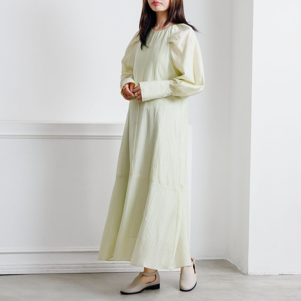 【26SS】サイドオープンTストラップシューズ/661108