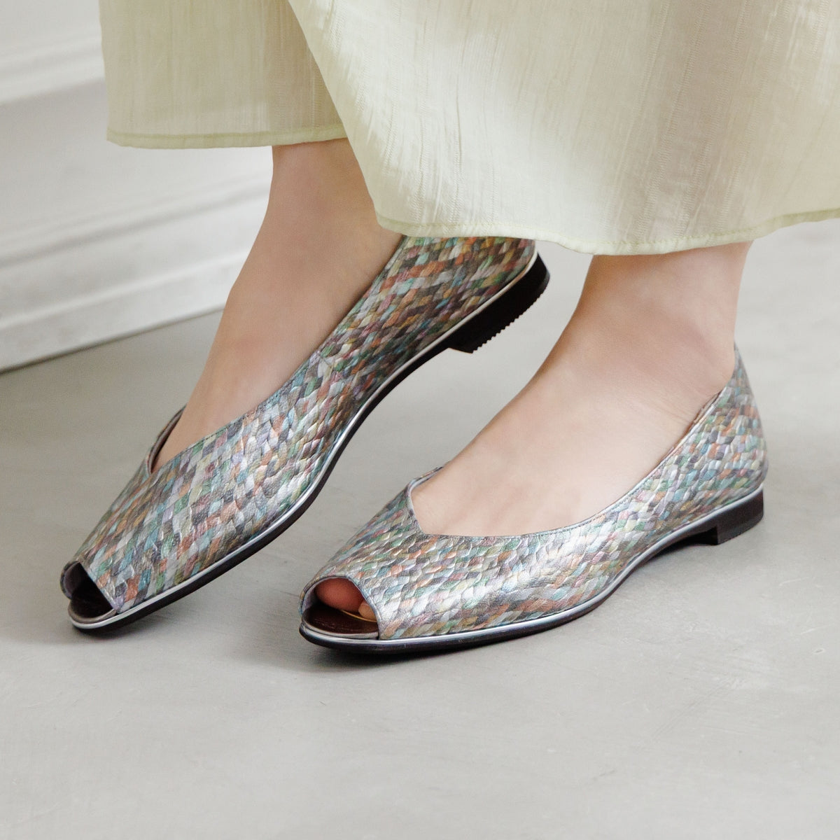 【26SS】ピープトゥフラットパンプス/661117